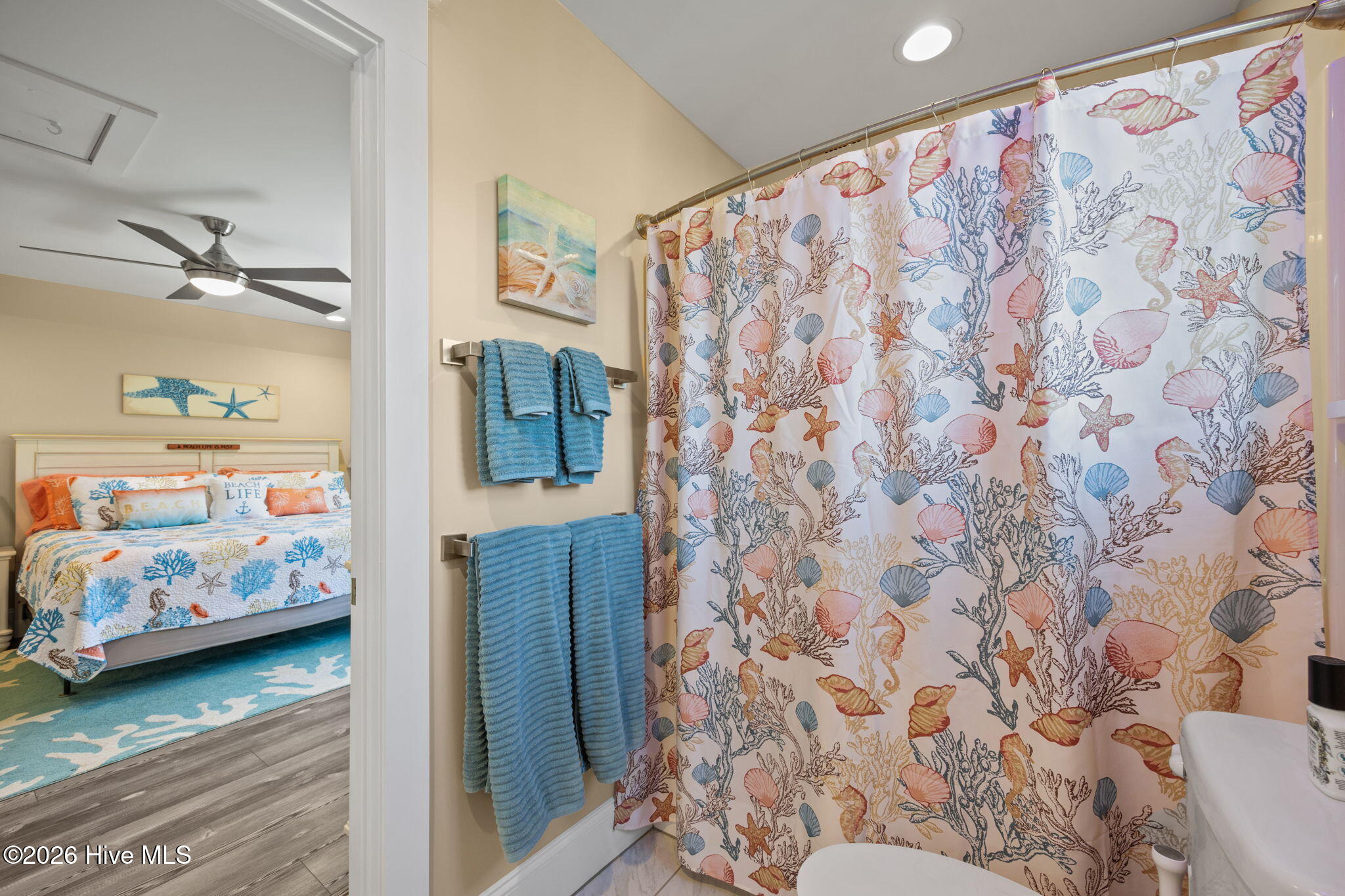 100567463 | Photo 49