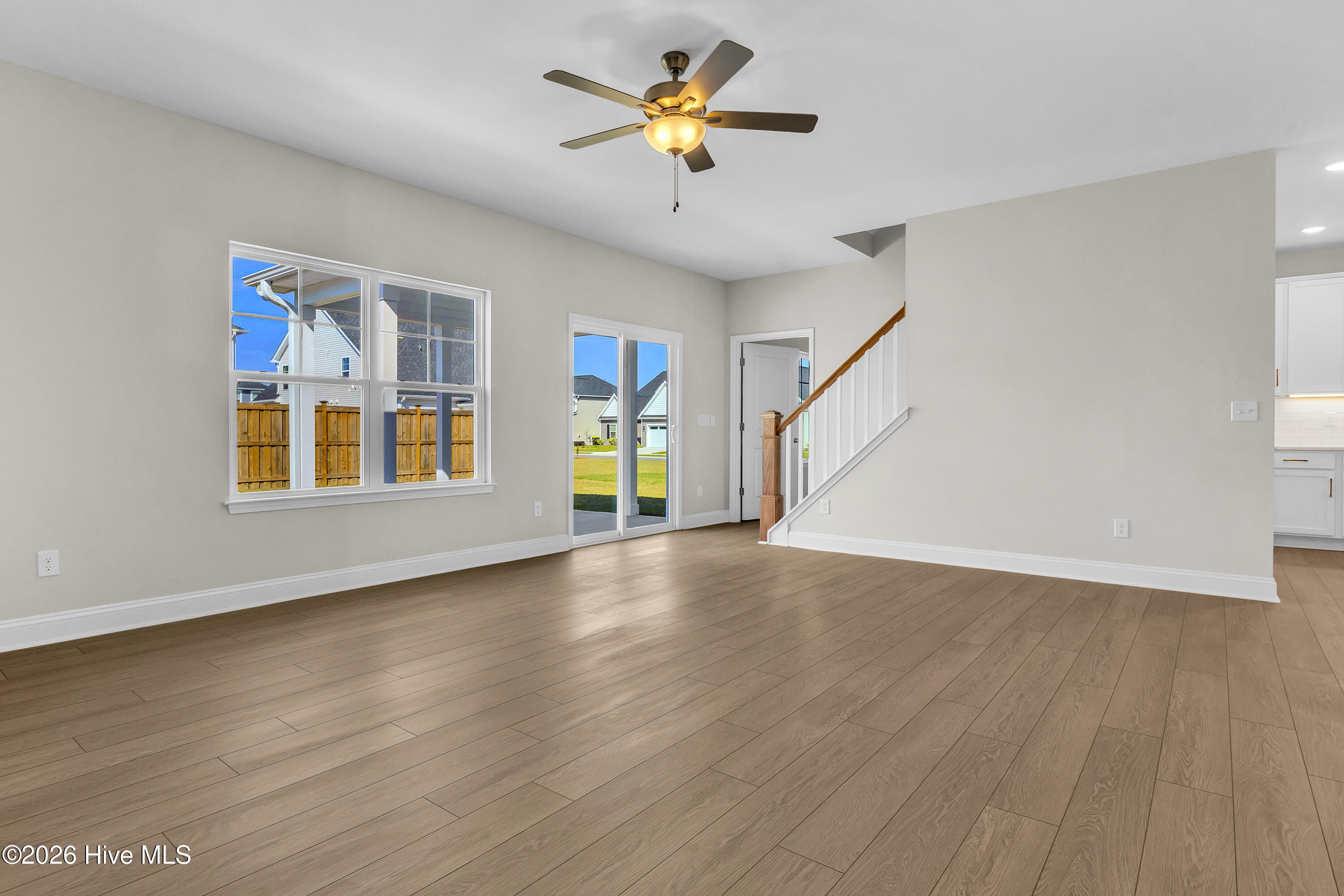 100563562 | Photo 27