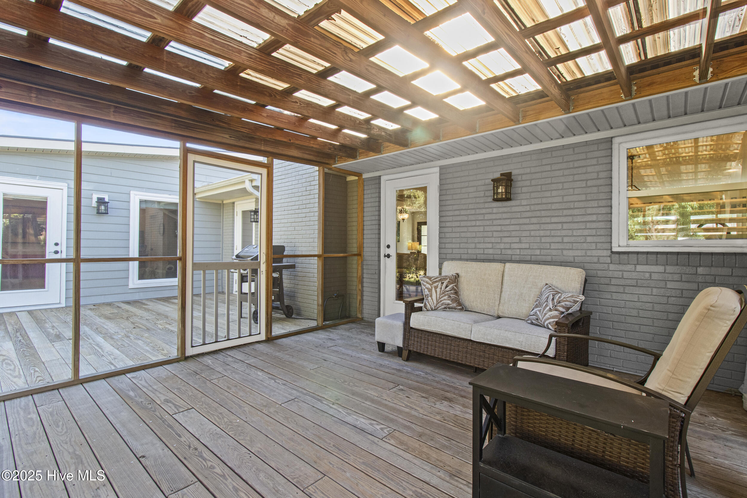 100537992 | Photo 35