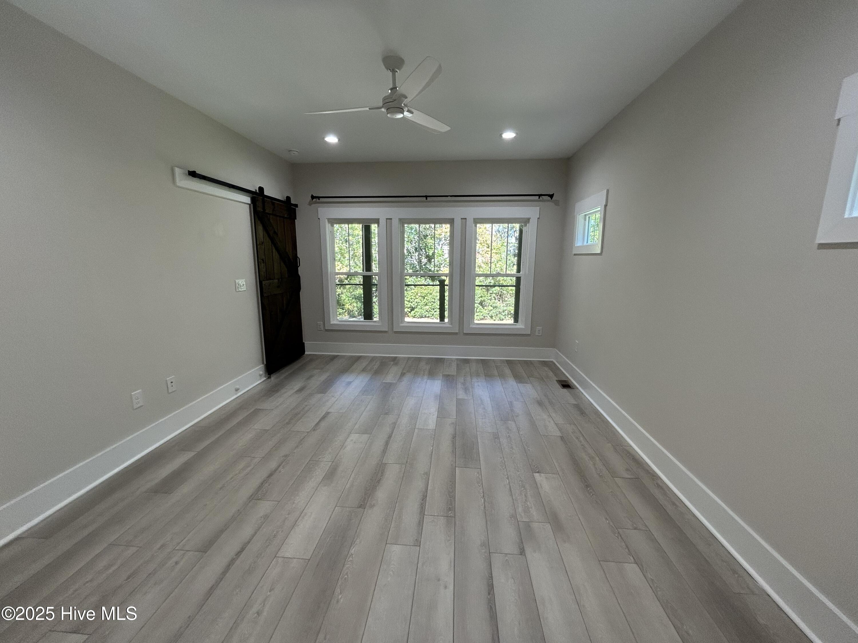 100541587 | Photo 16