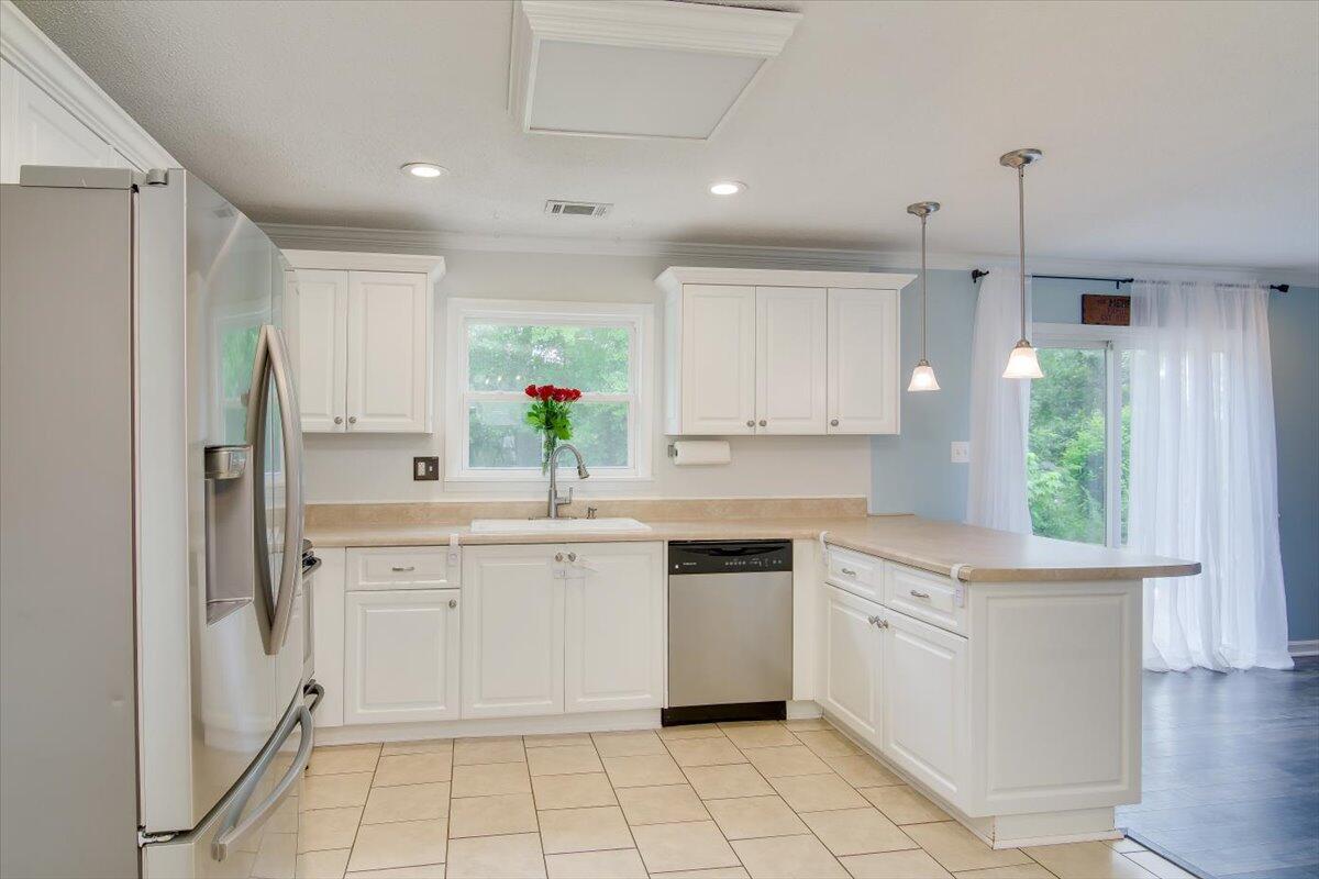 207 Colonial Court