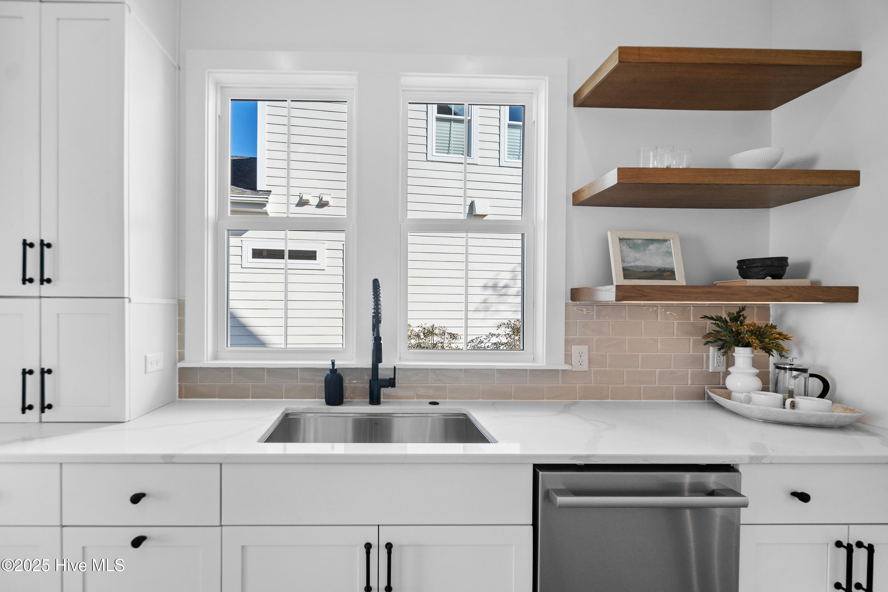 100454748 | Photo 15