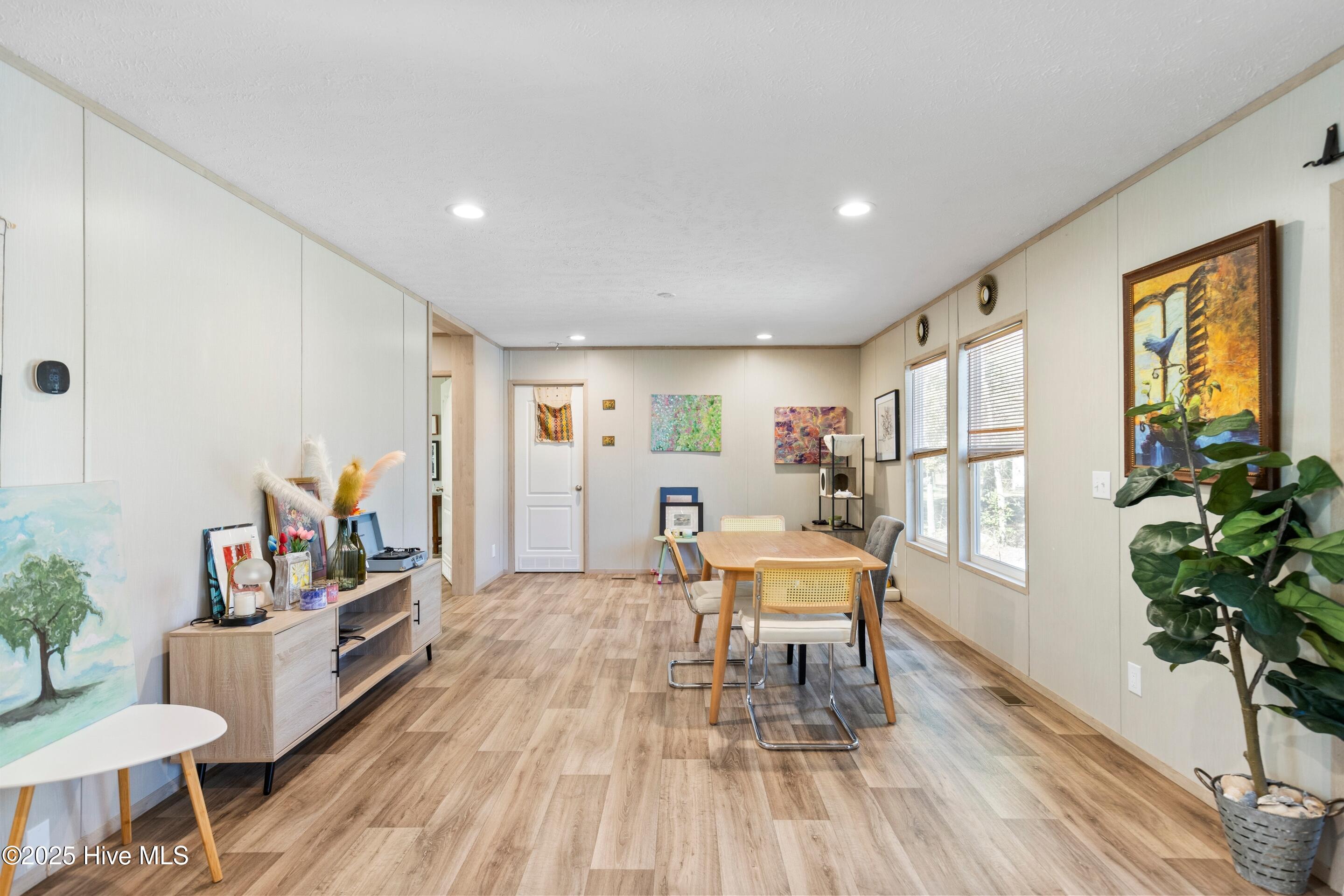 100542146 | Photo 17