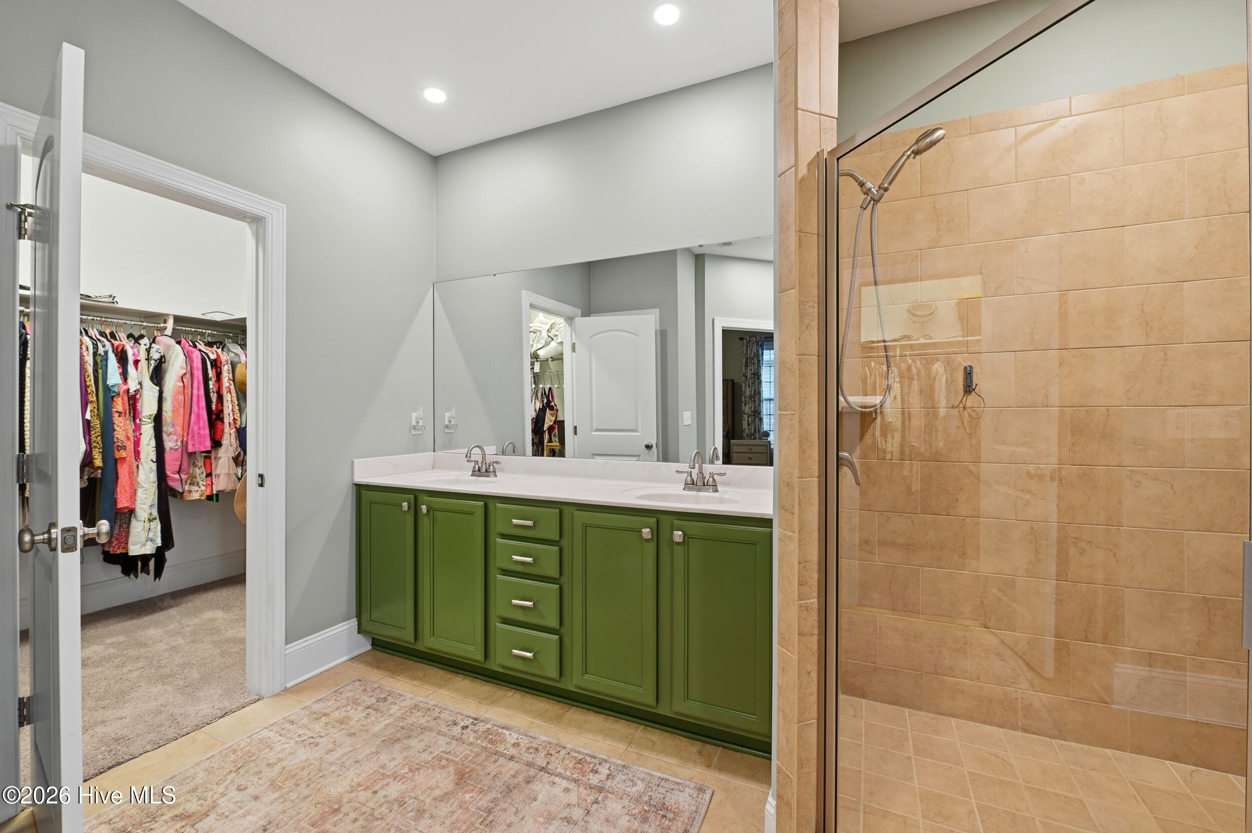 100563166 | Photo 24