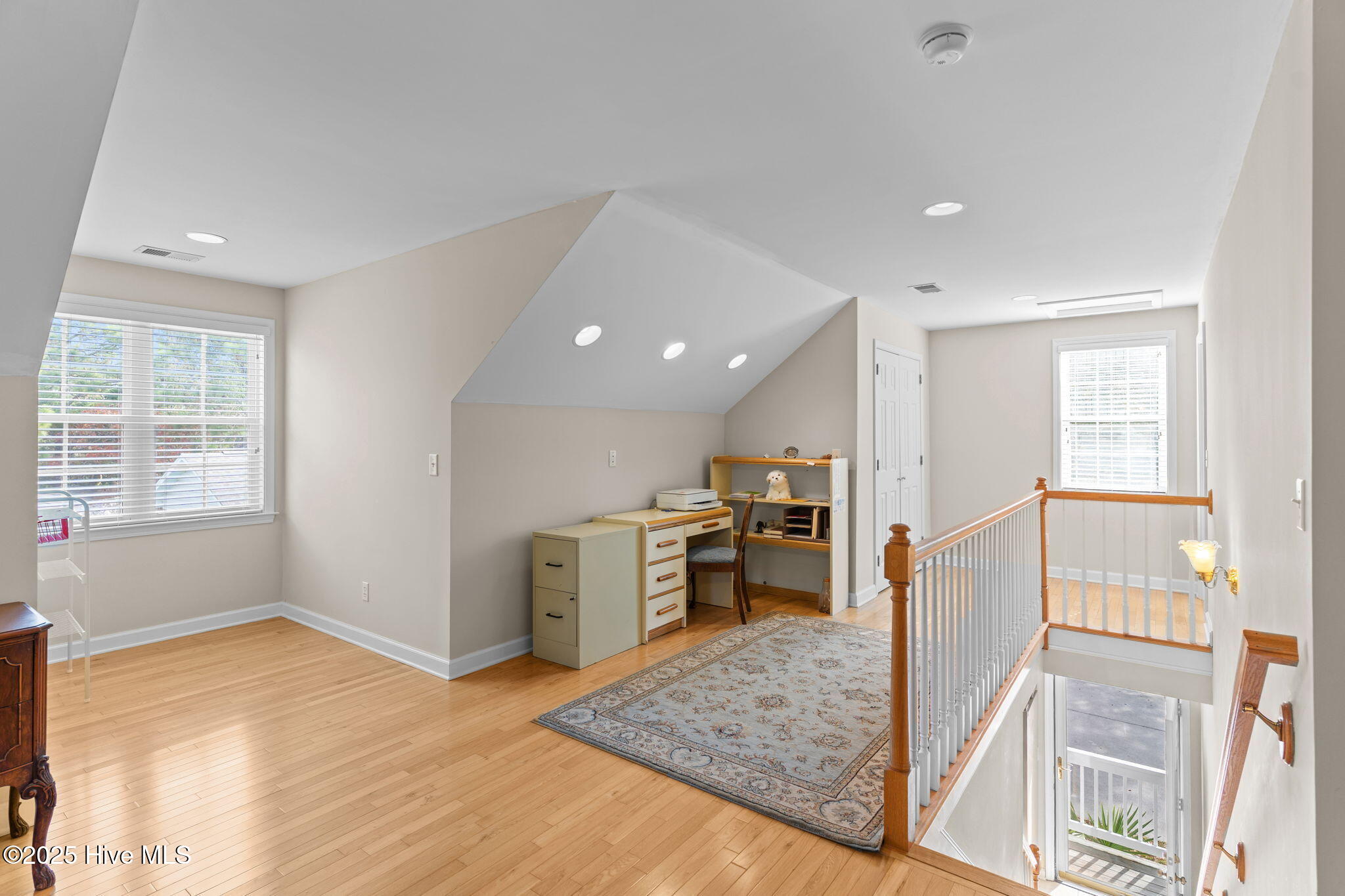 100543111 | Photo 64