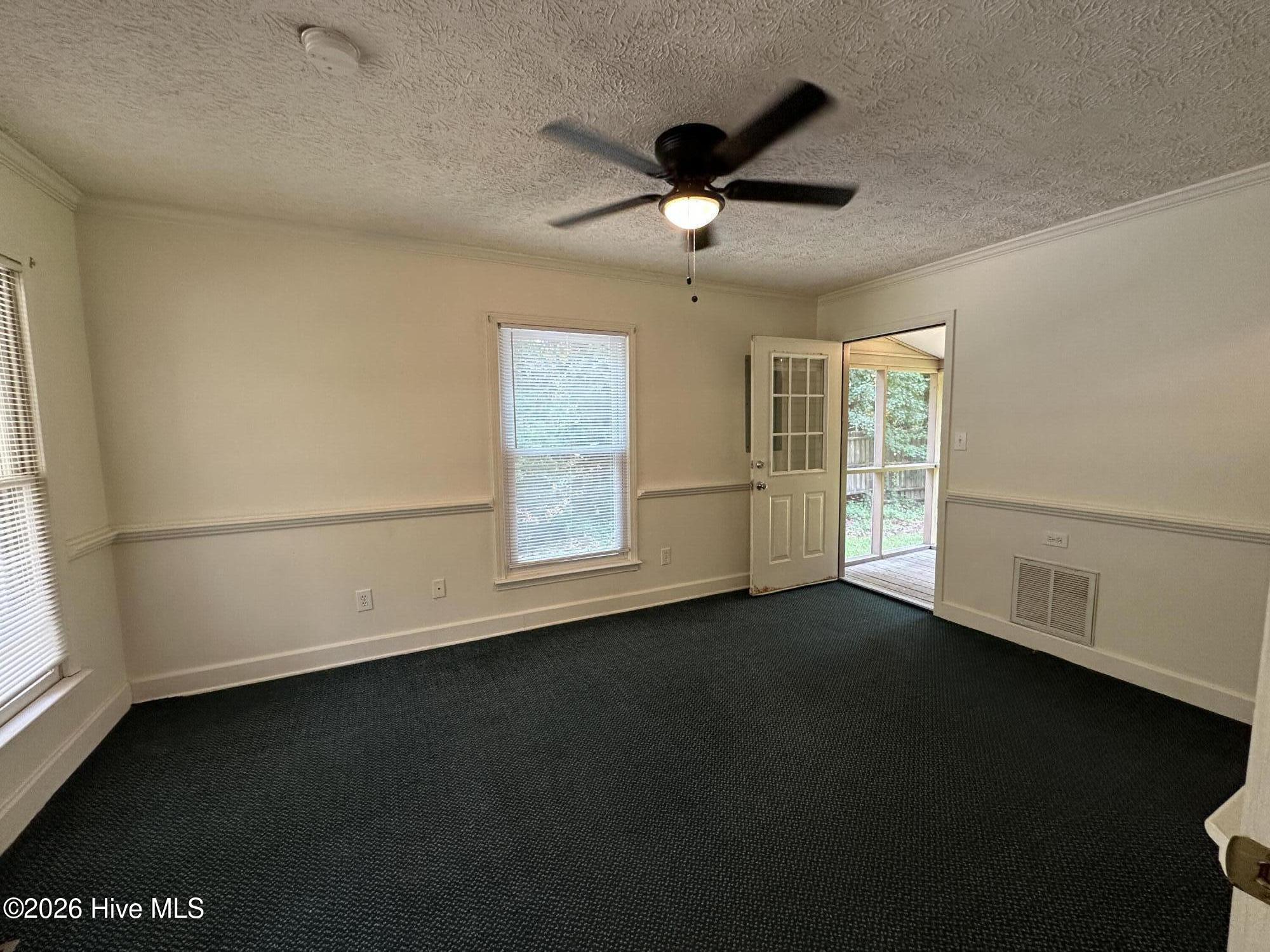 100556259 | Photo 10