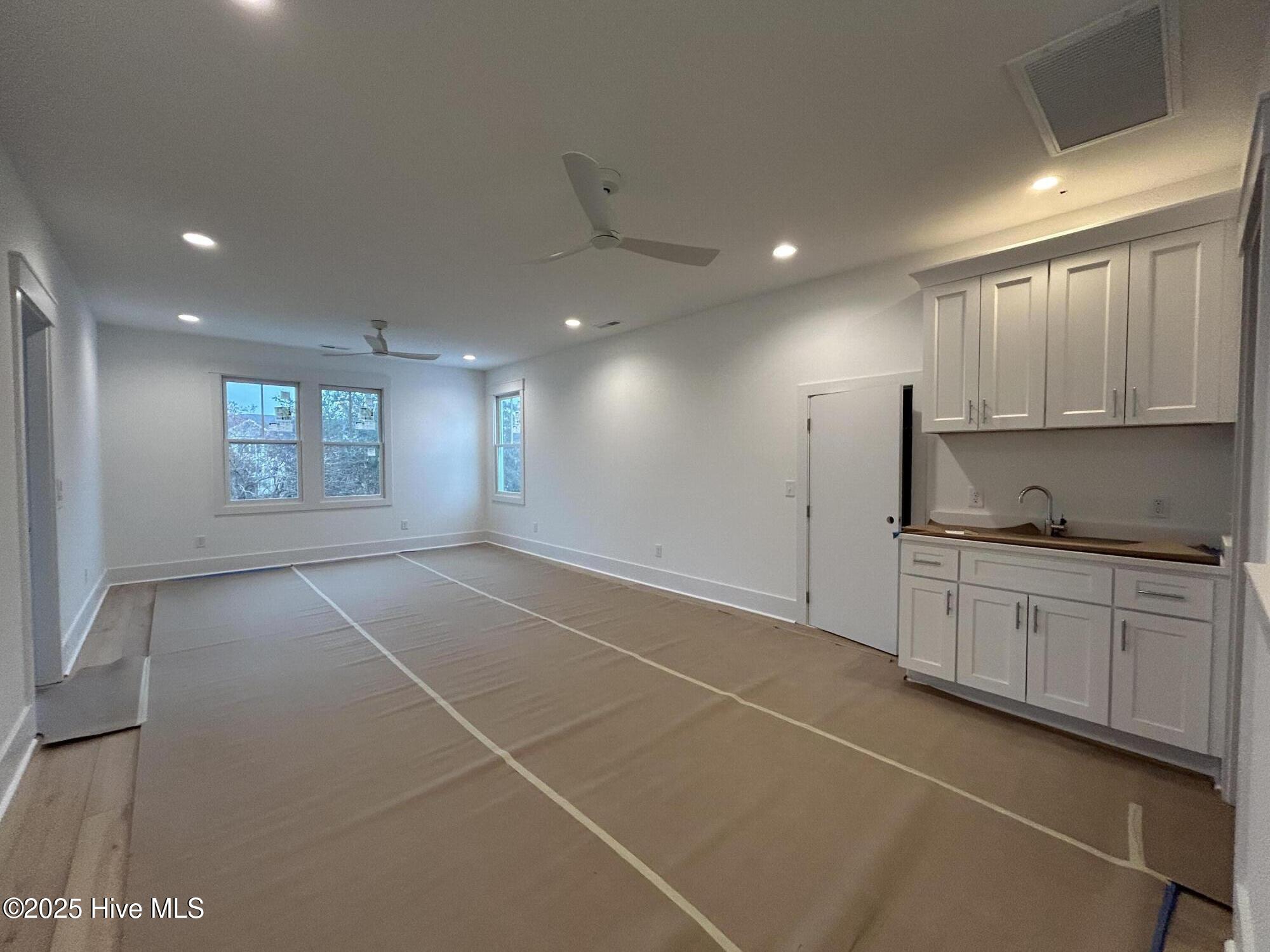 100531087 | Photo 14