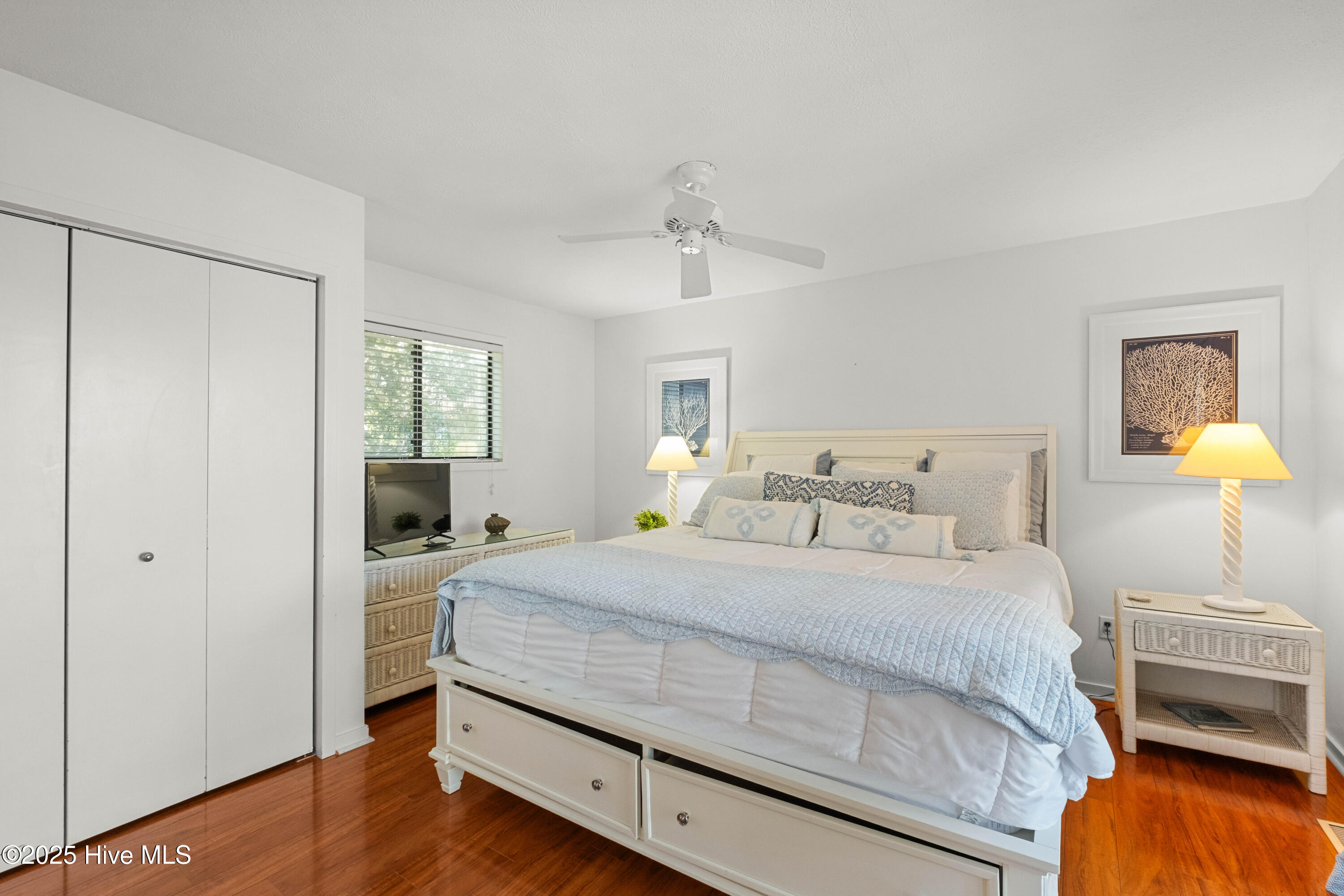 100540303 | Photo 22