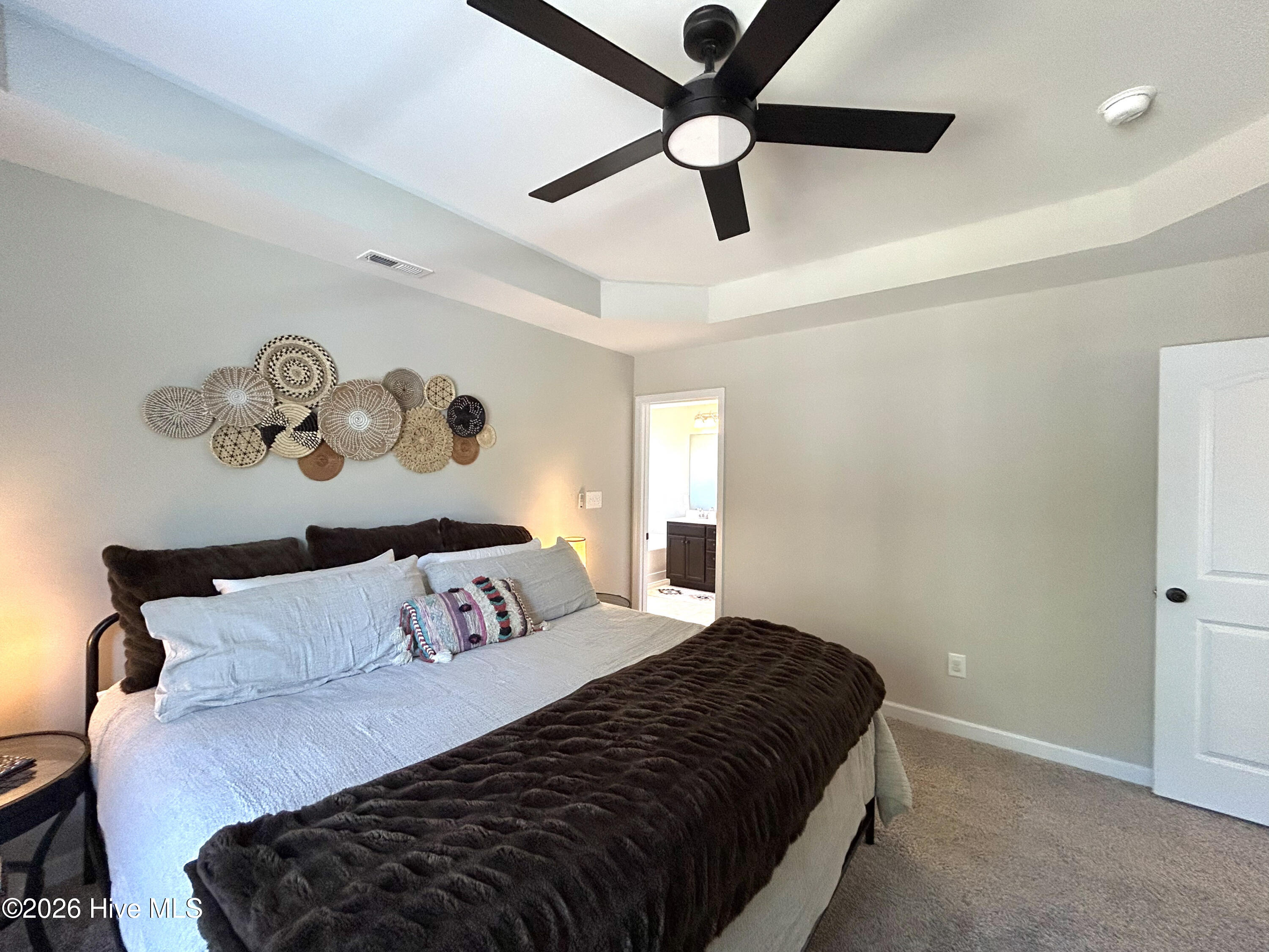 100557400 | Photo 35