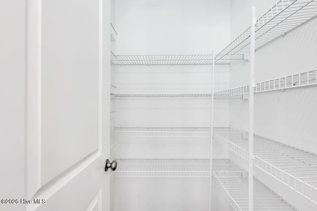 100558736 | Photo 18