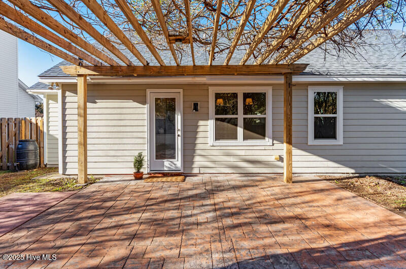 100540120 | Photo 22