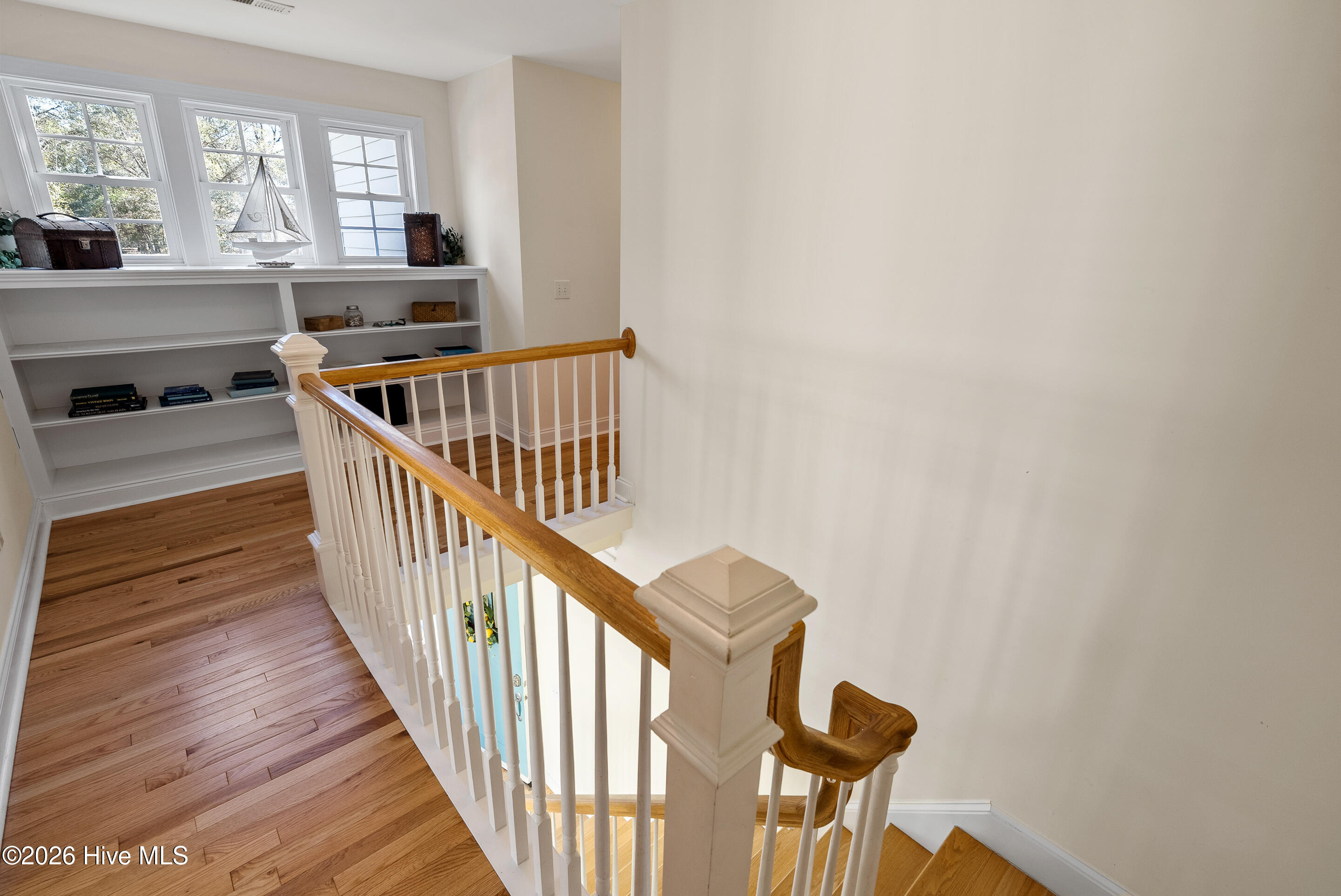 100563119 | Photo 31