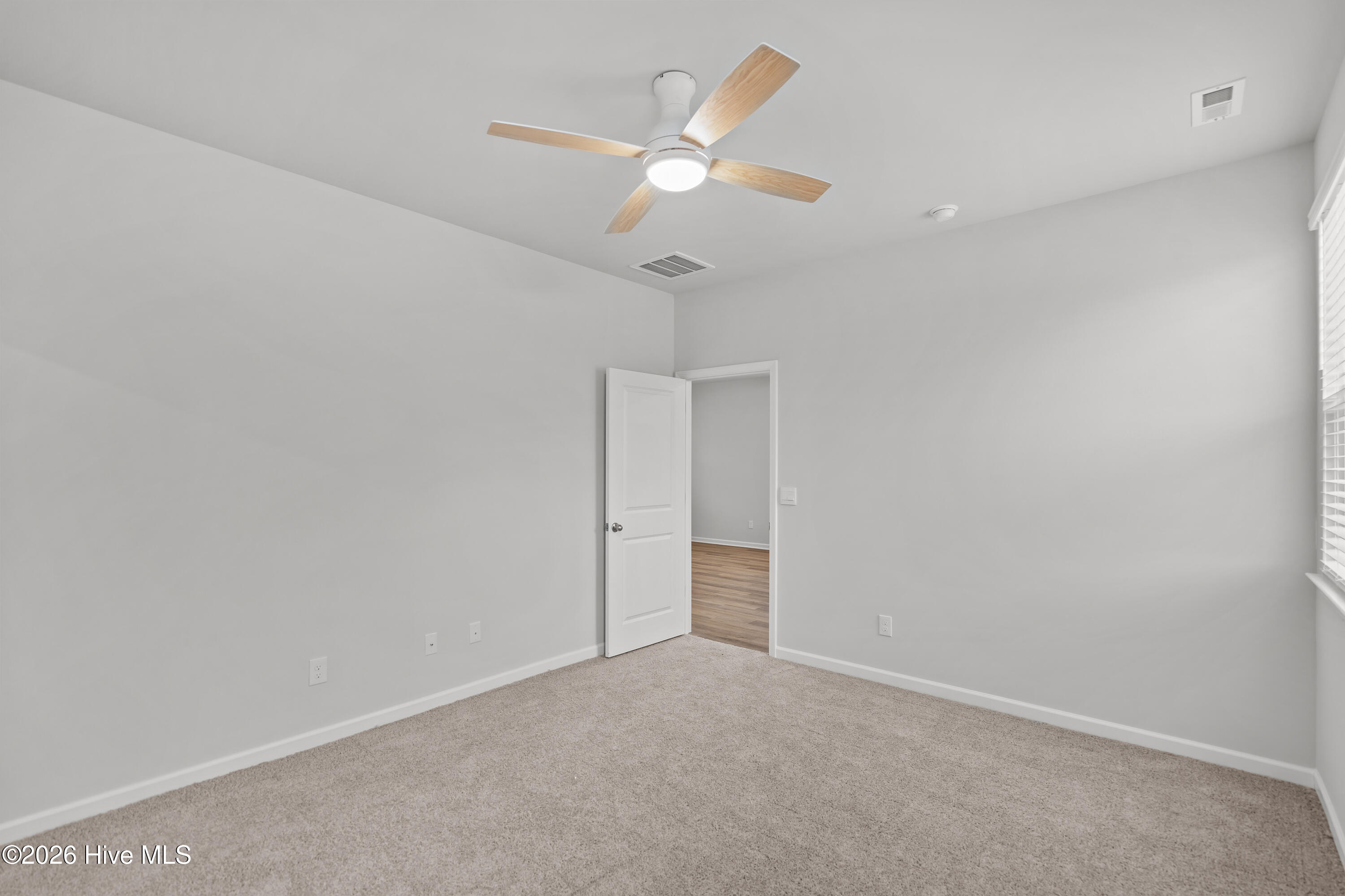 100555790 | Photo 32