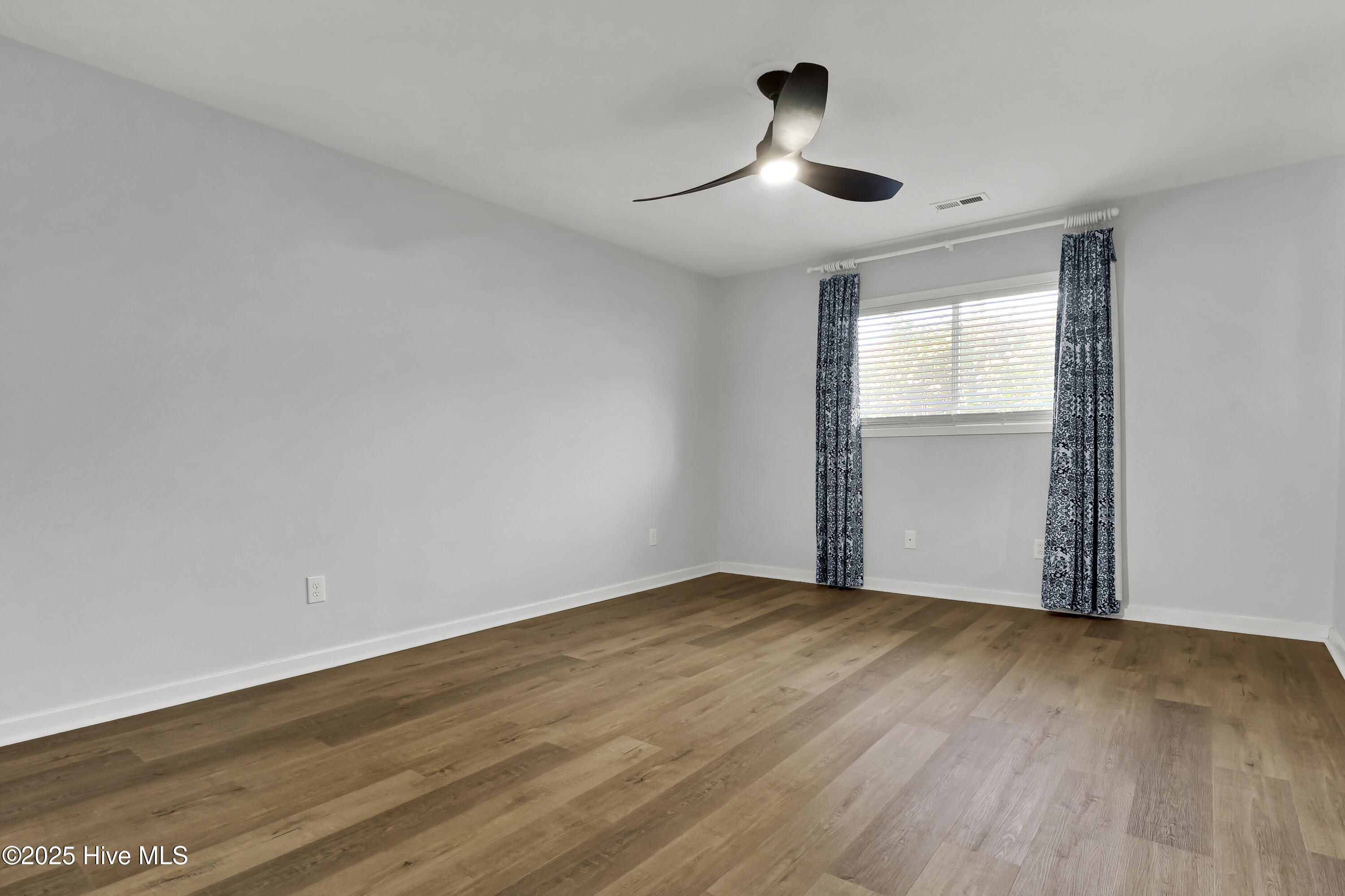 100545648 | Photo 20