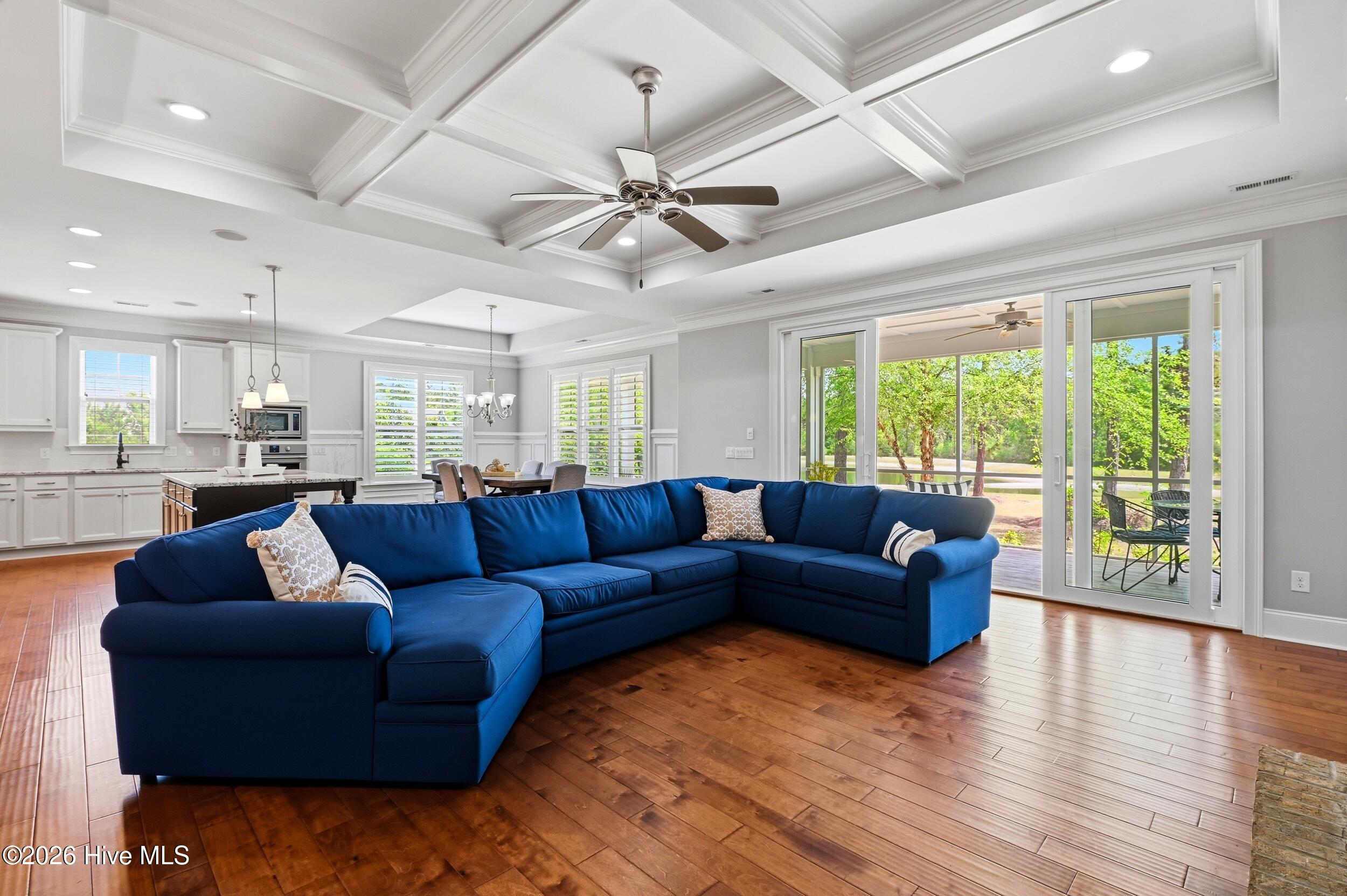 100567855 | Photo 10