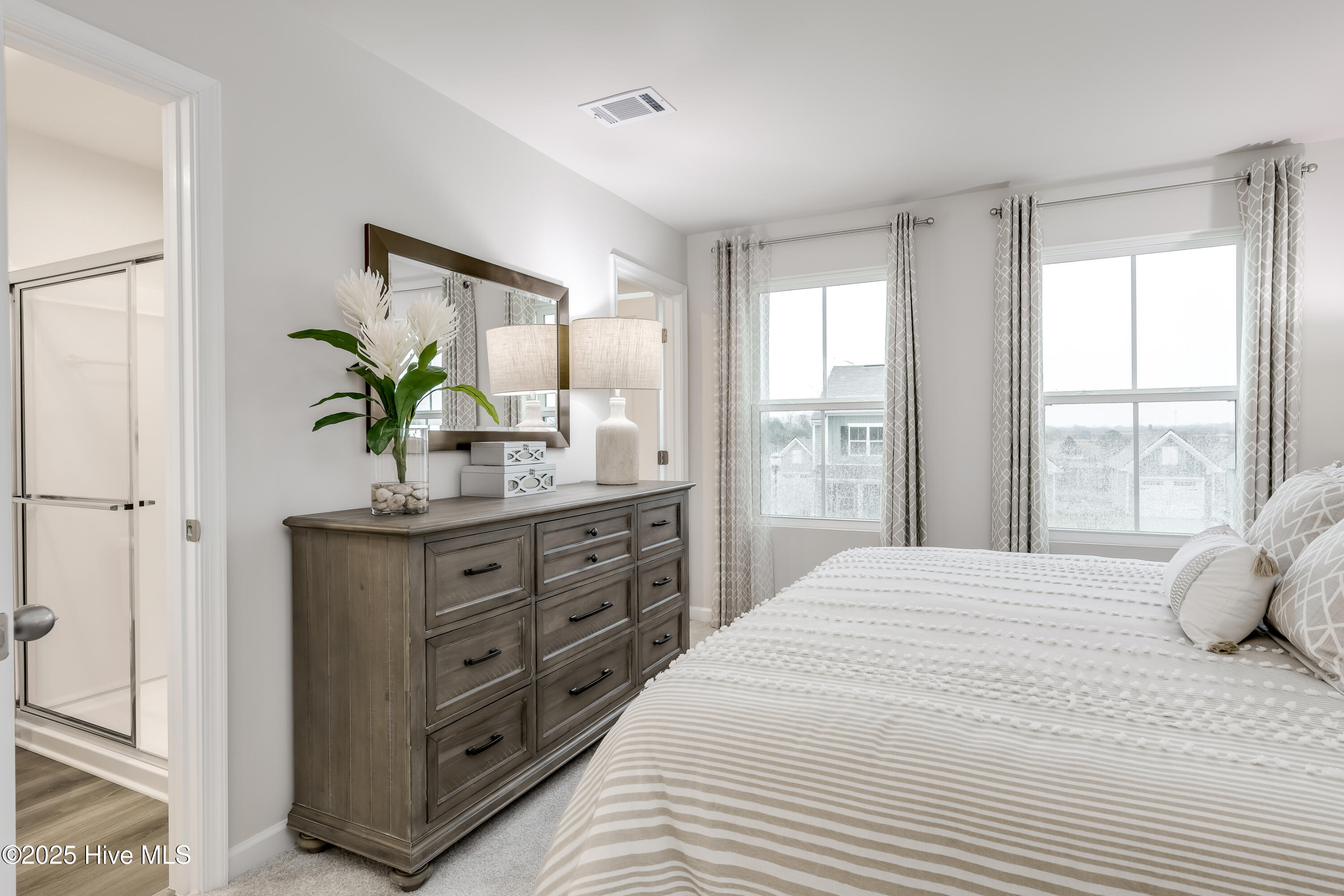 100487766 | Photo 18