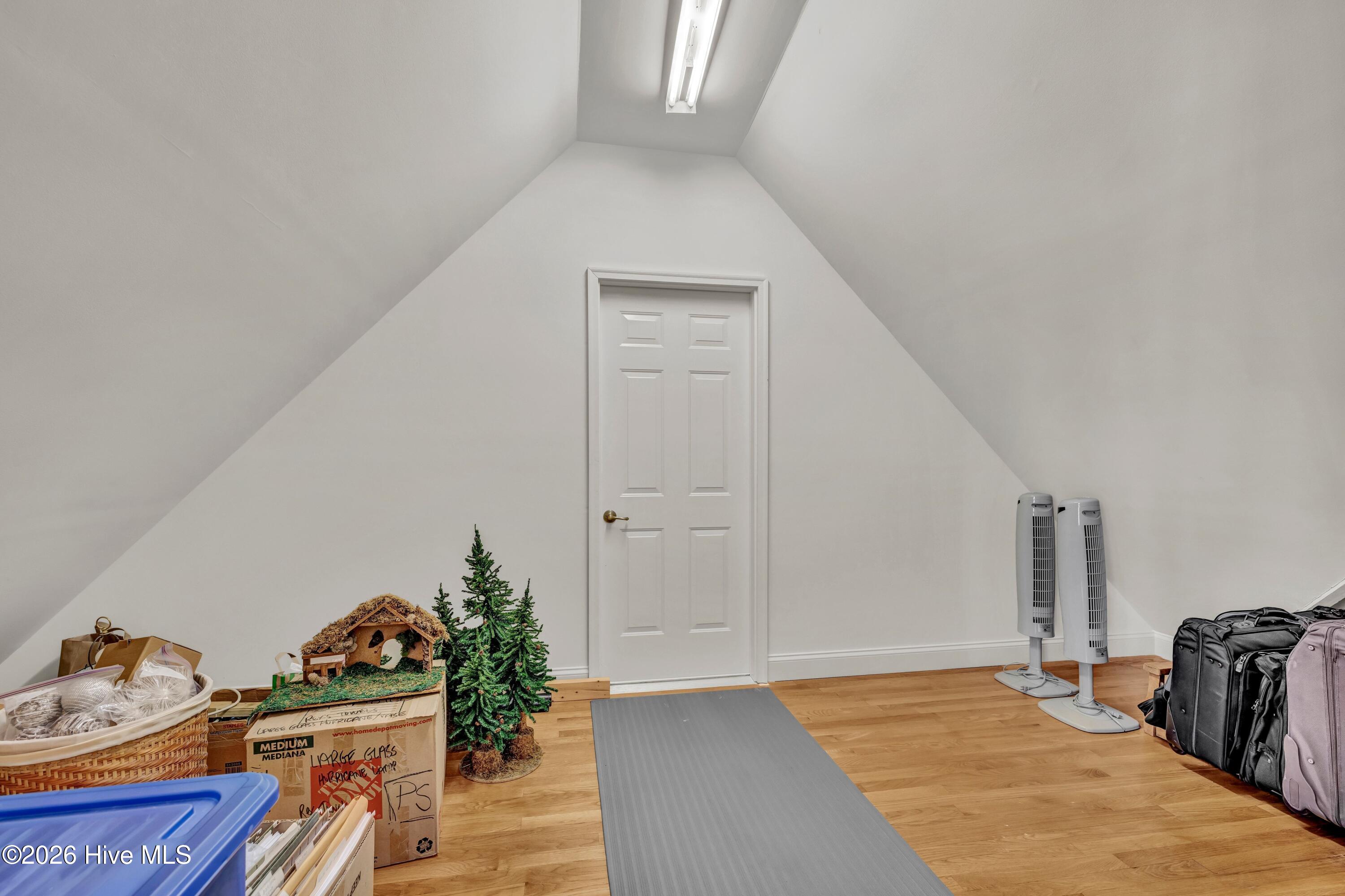 100554870 | Photo 30