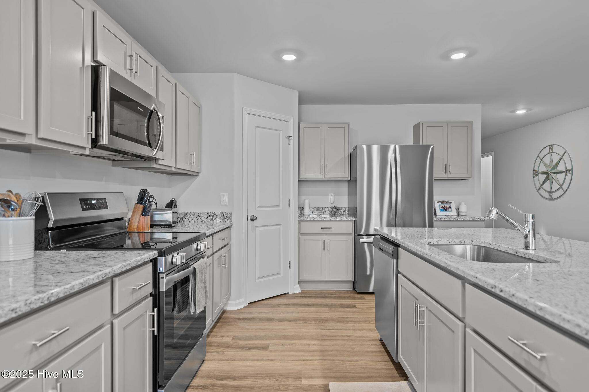 100532150 | Photo 29