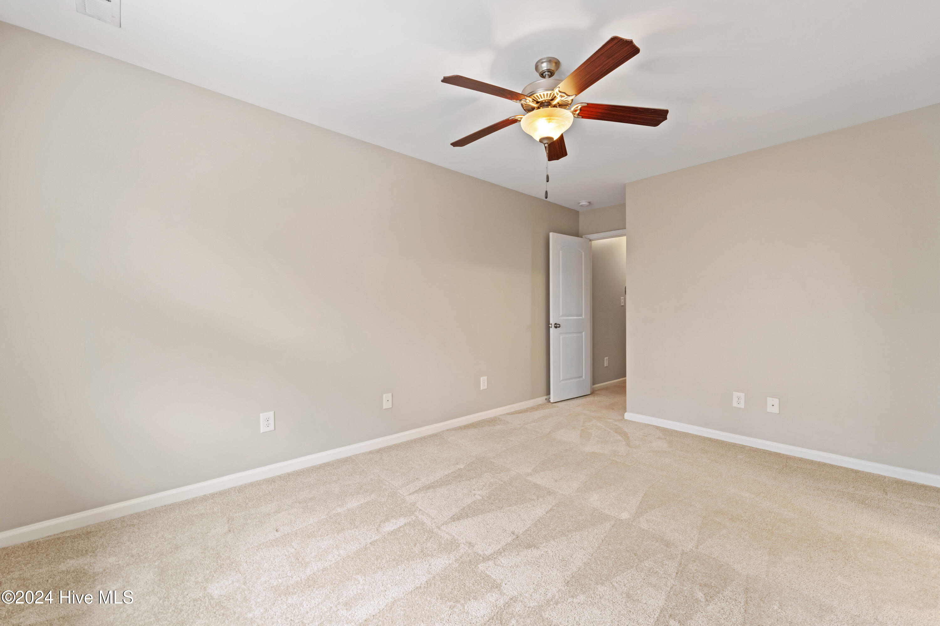 100550607 | Photo 10