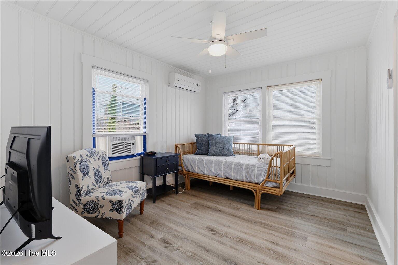 100570528 | Photo 35