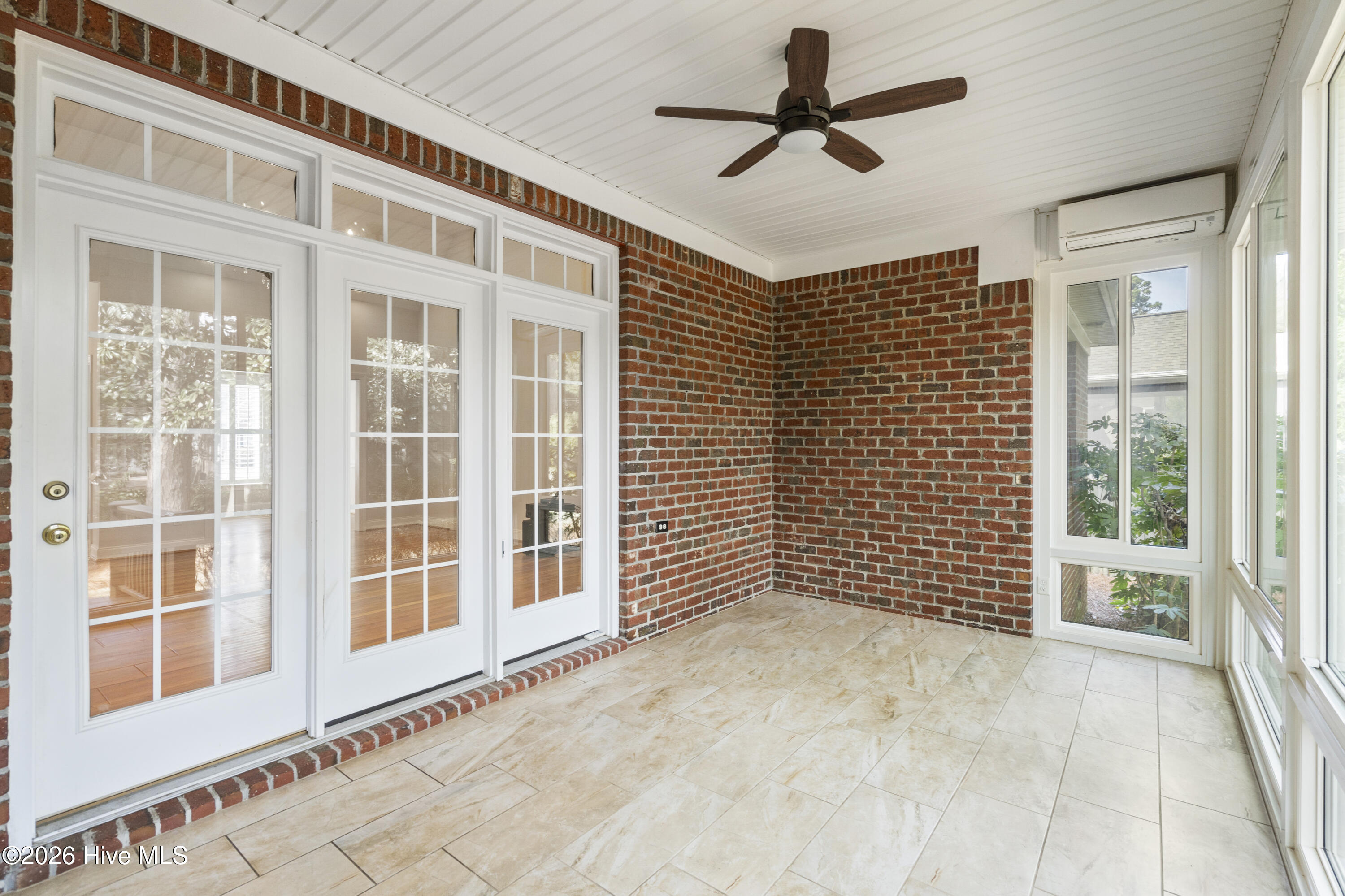 100550705 | Photo 38