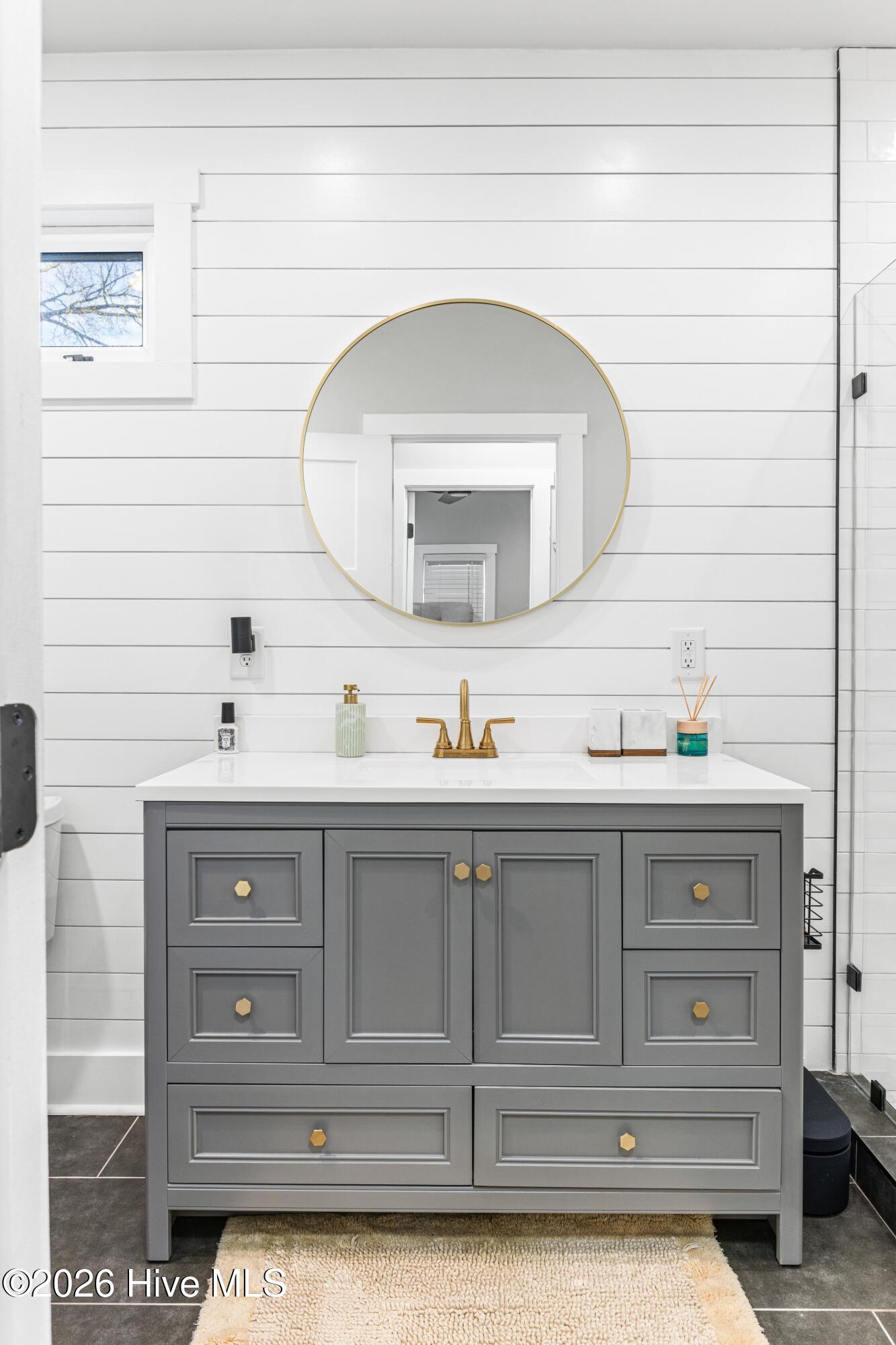 100559701 | Photo 25