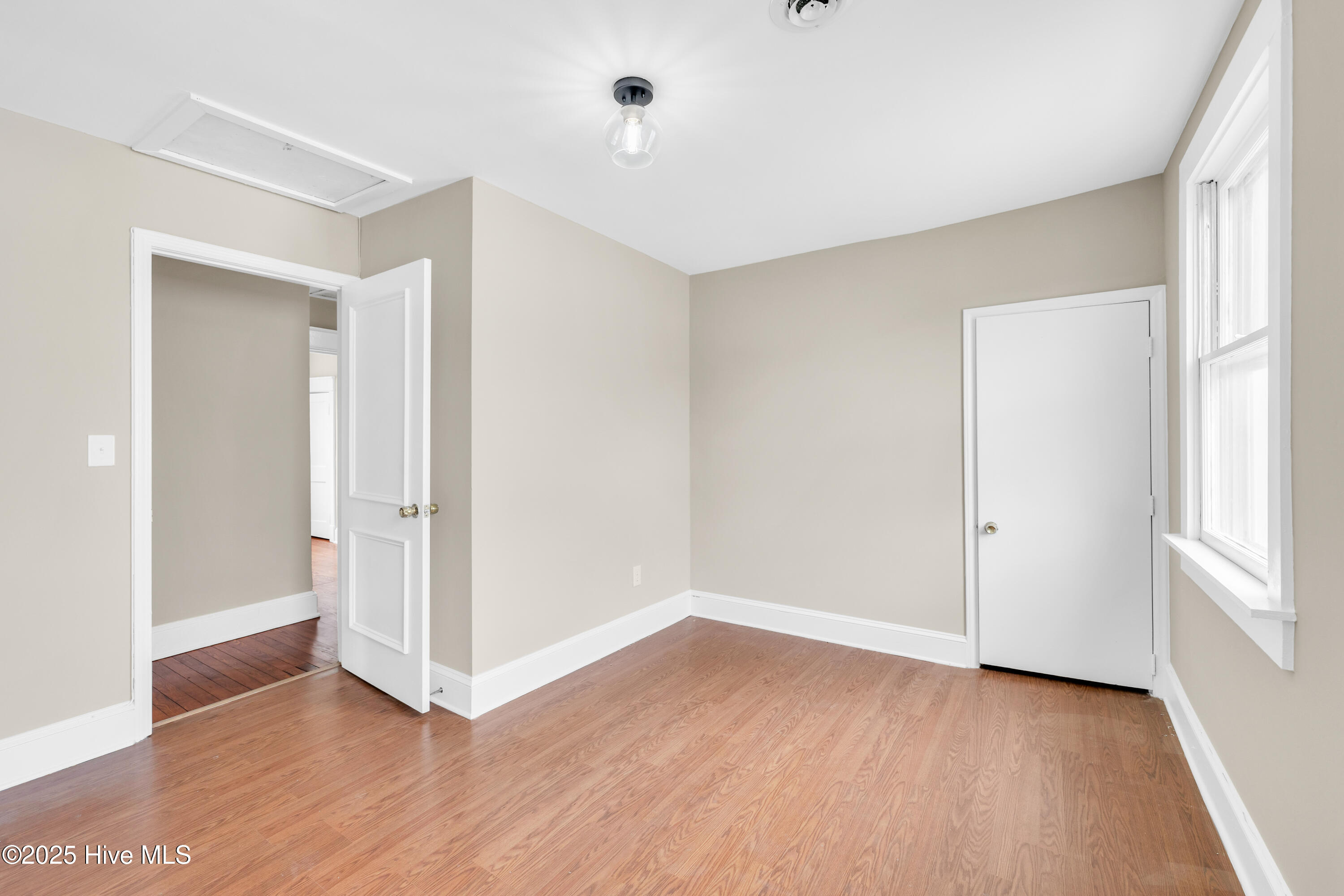 100522192 | Photo 33