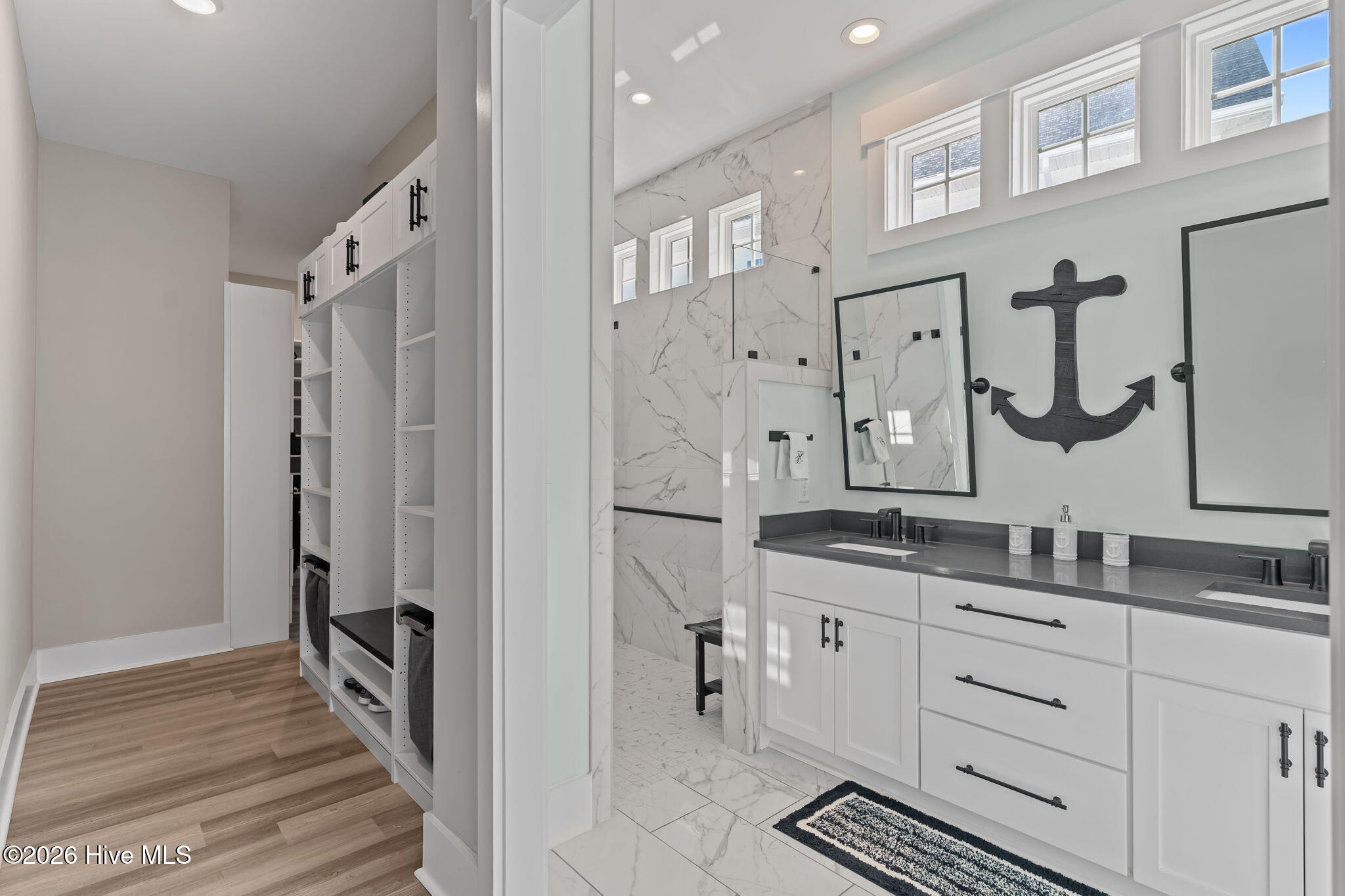 100554448 | Photo 23