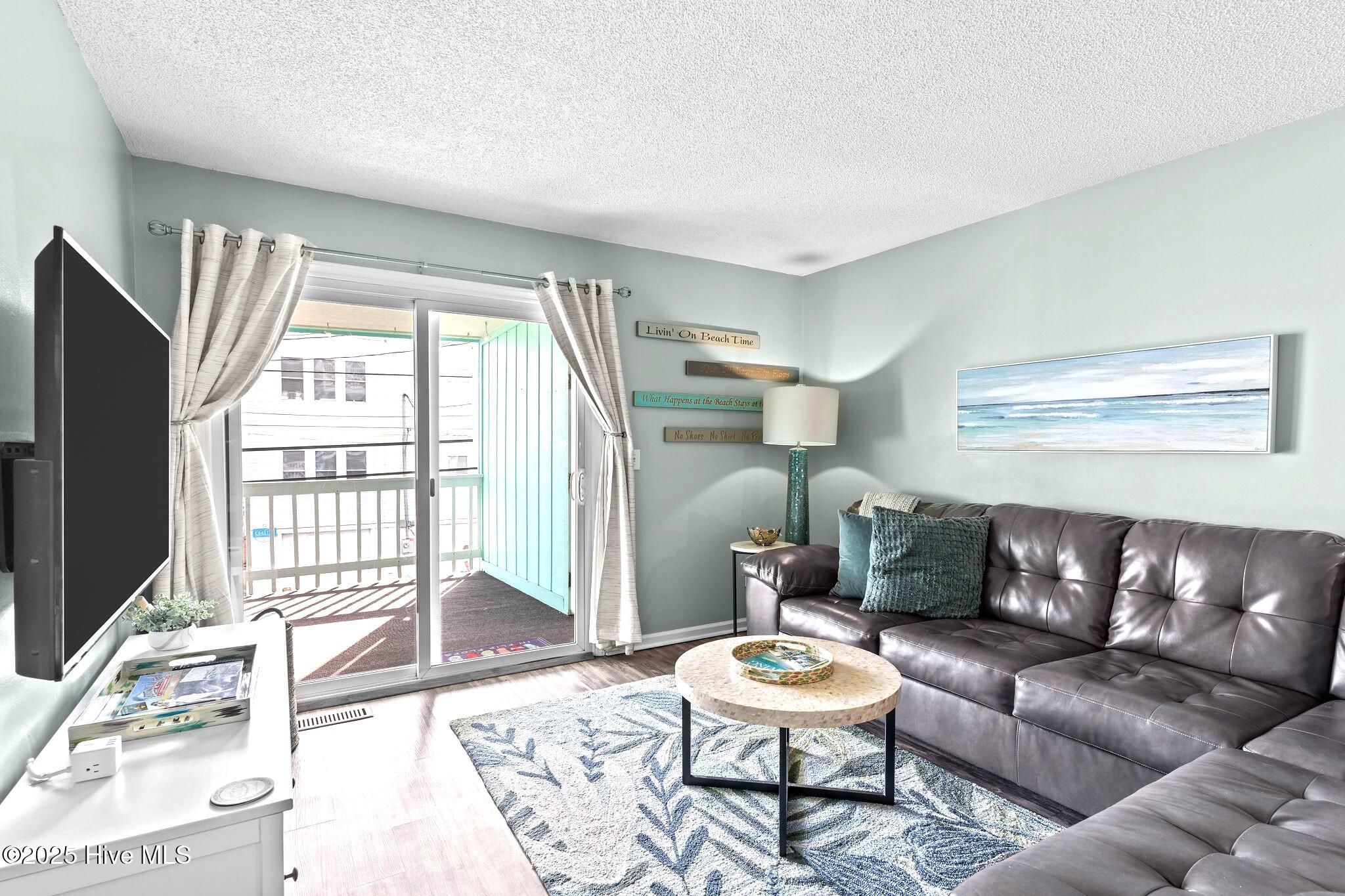 100530114 | Photo 10