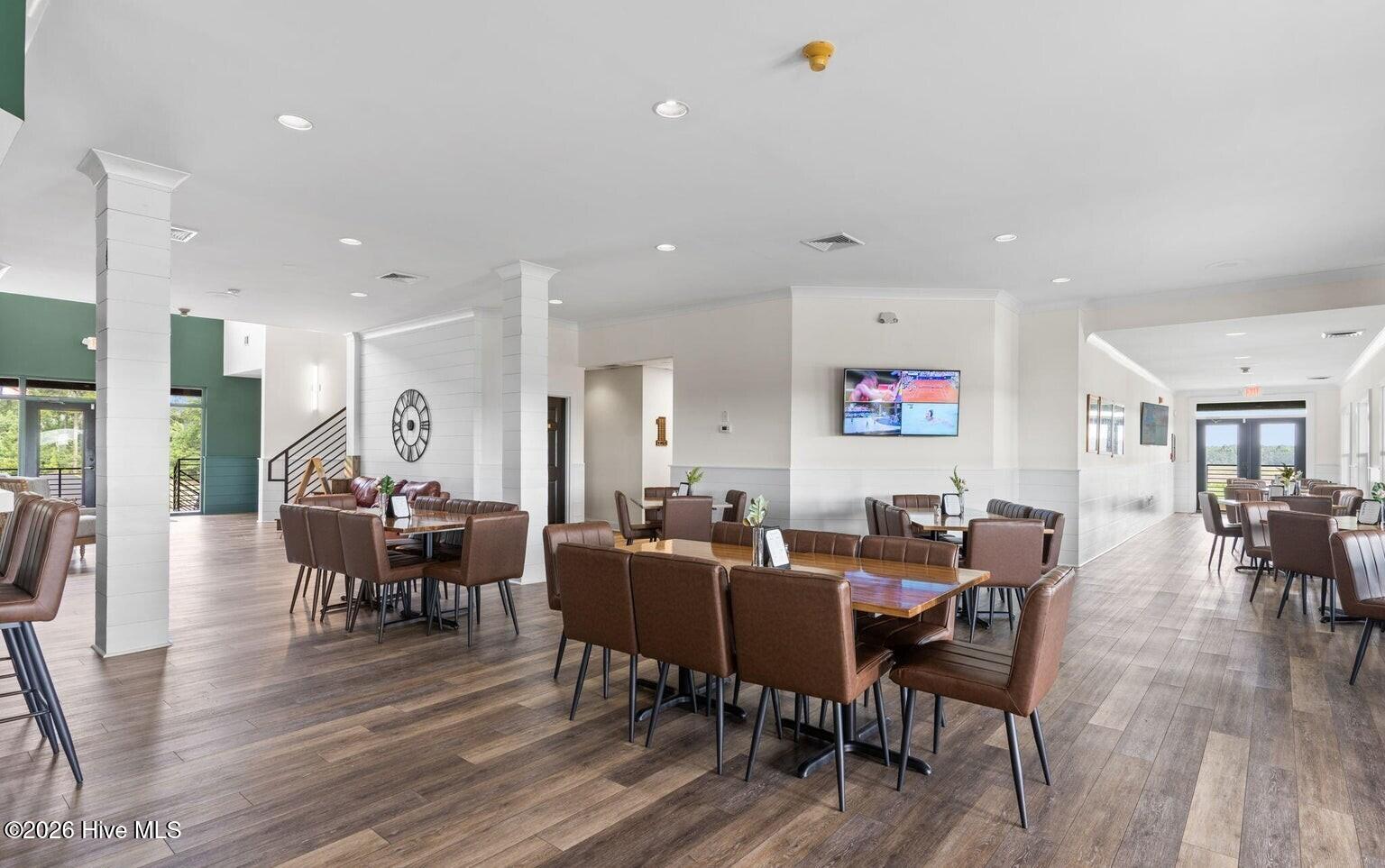 100561397 | Photo 87