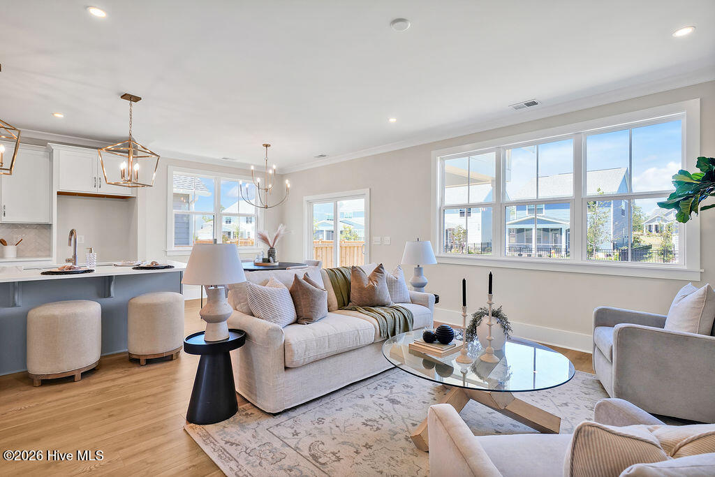 100561301 | Photo 13