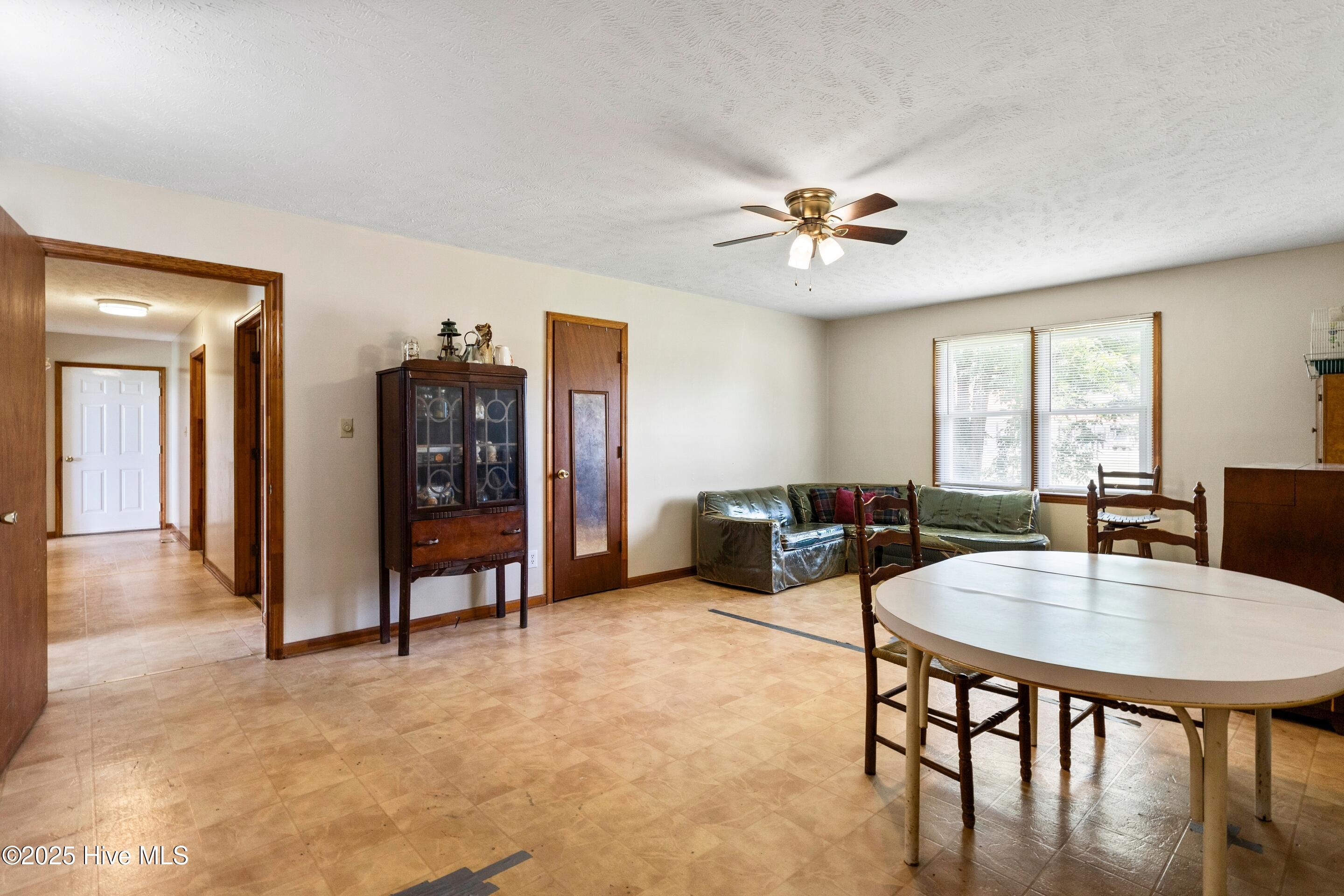 100528084 | Photo 35