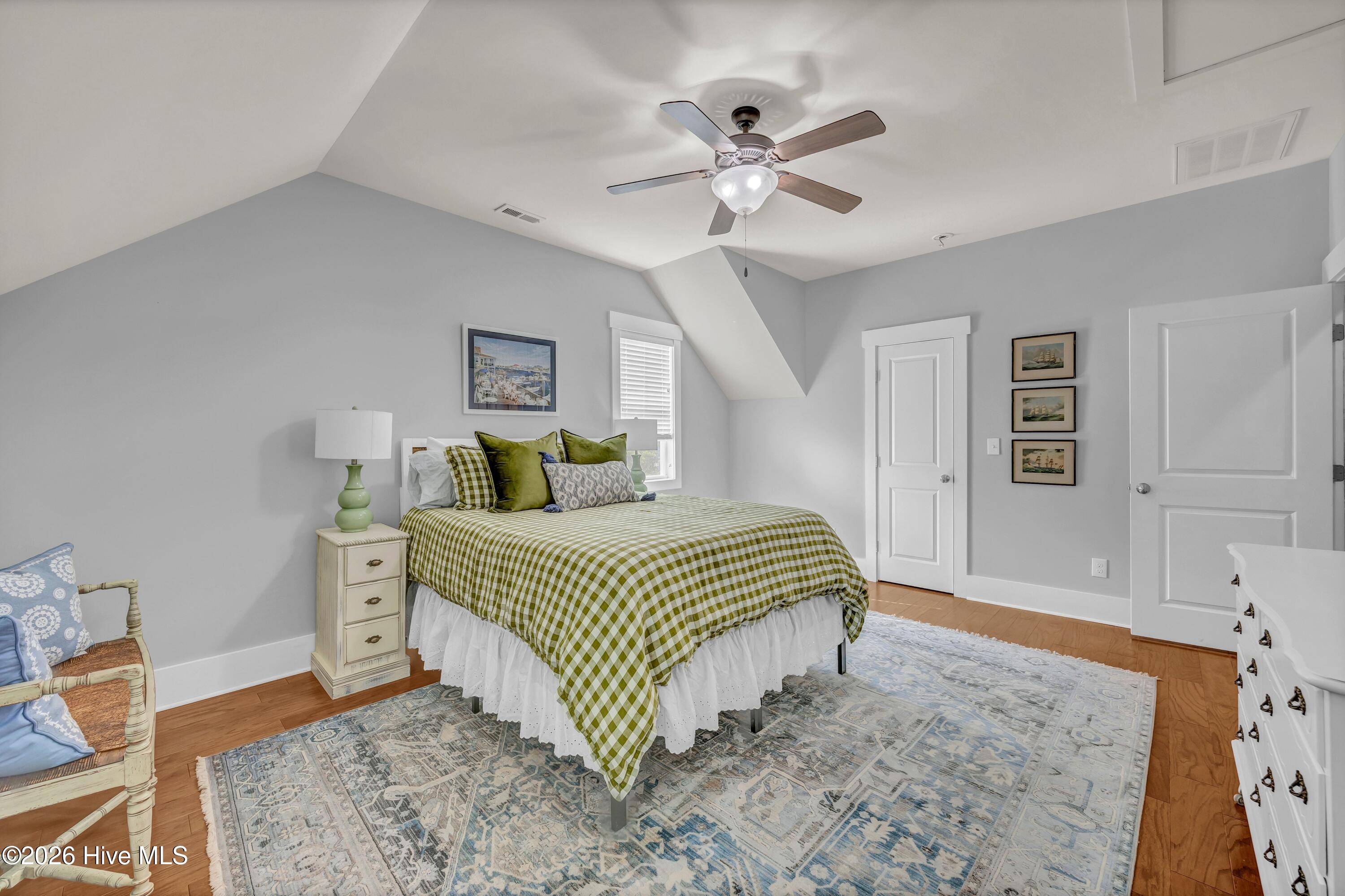 100567023 | Photo 19