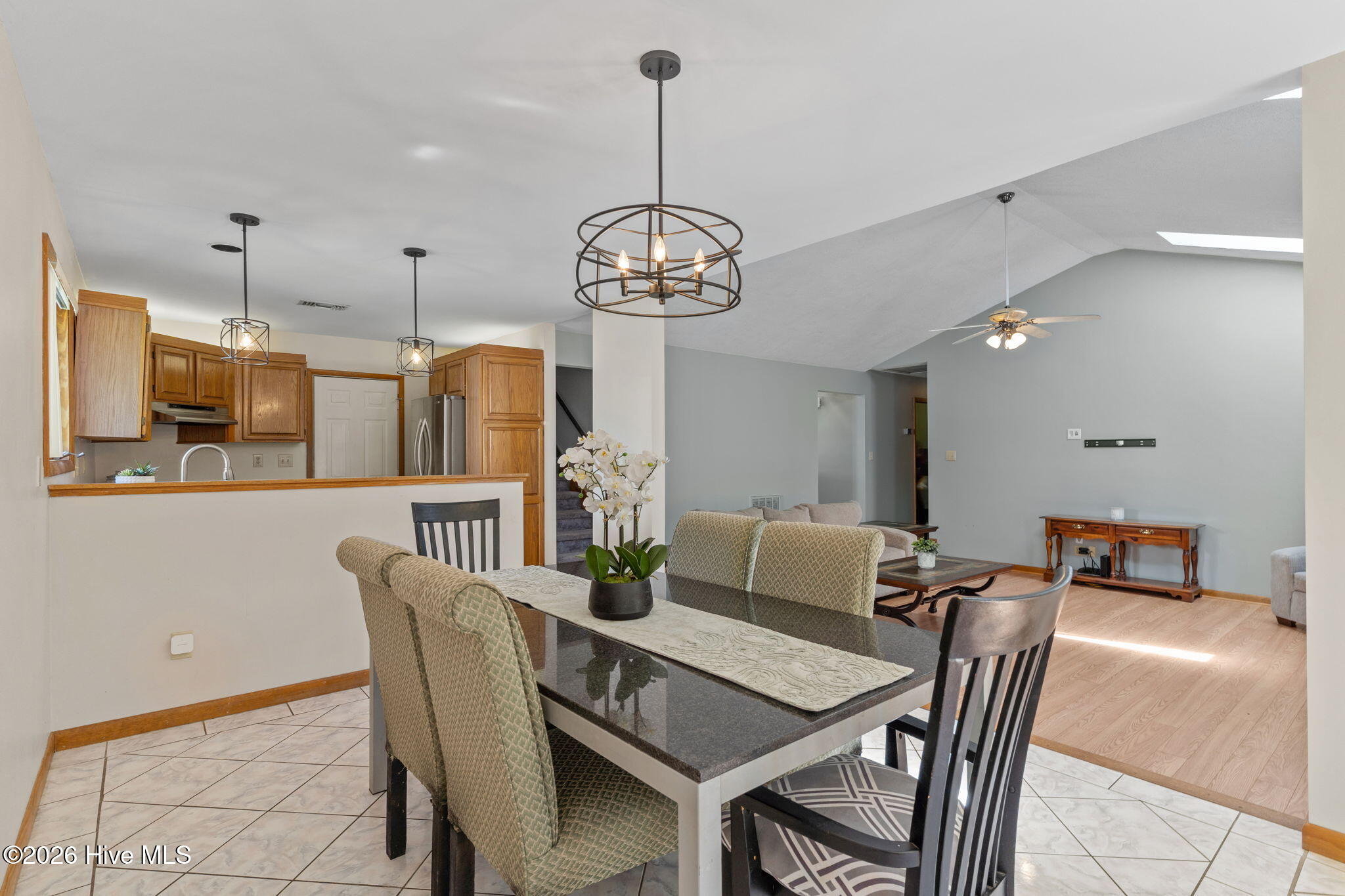 100568995 | Photo 13