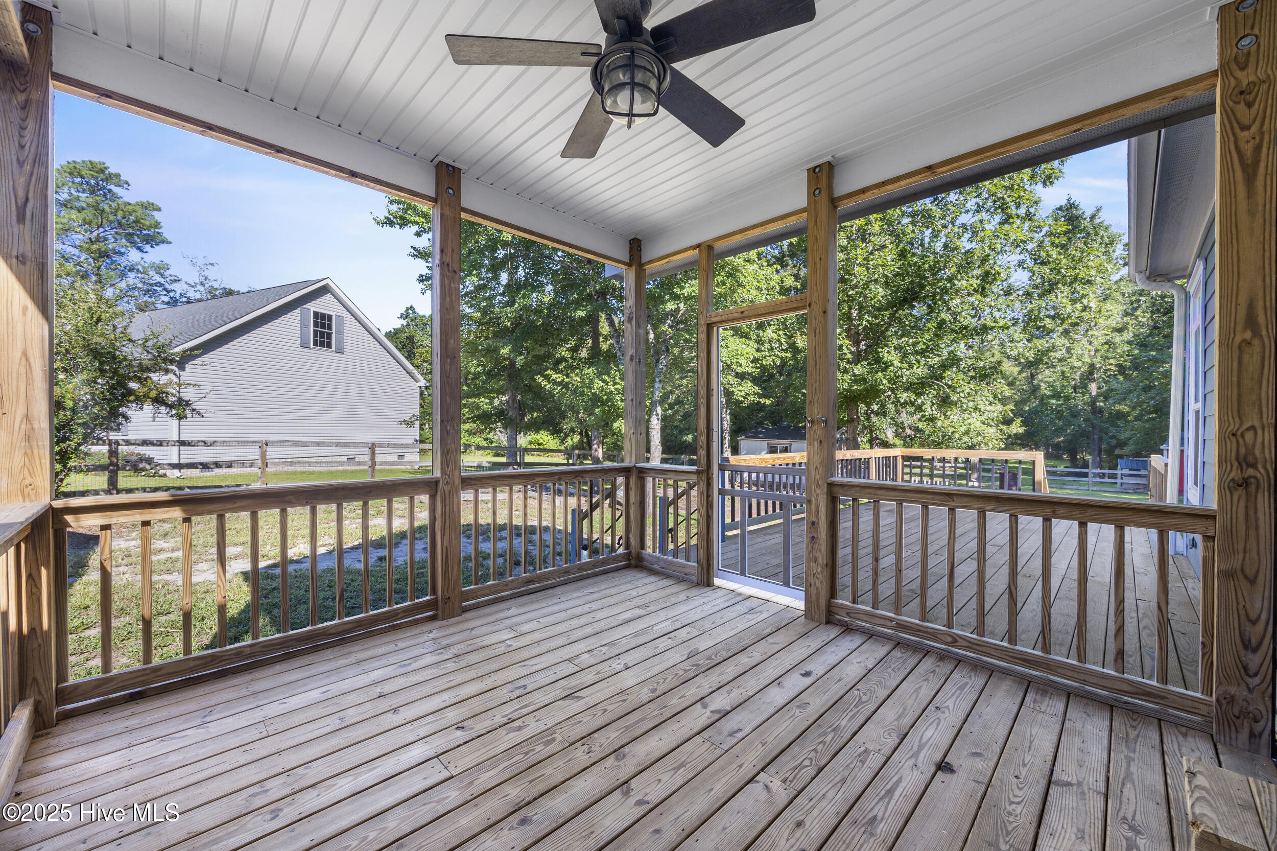 100528146 | Photo 40