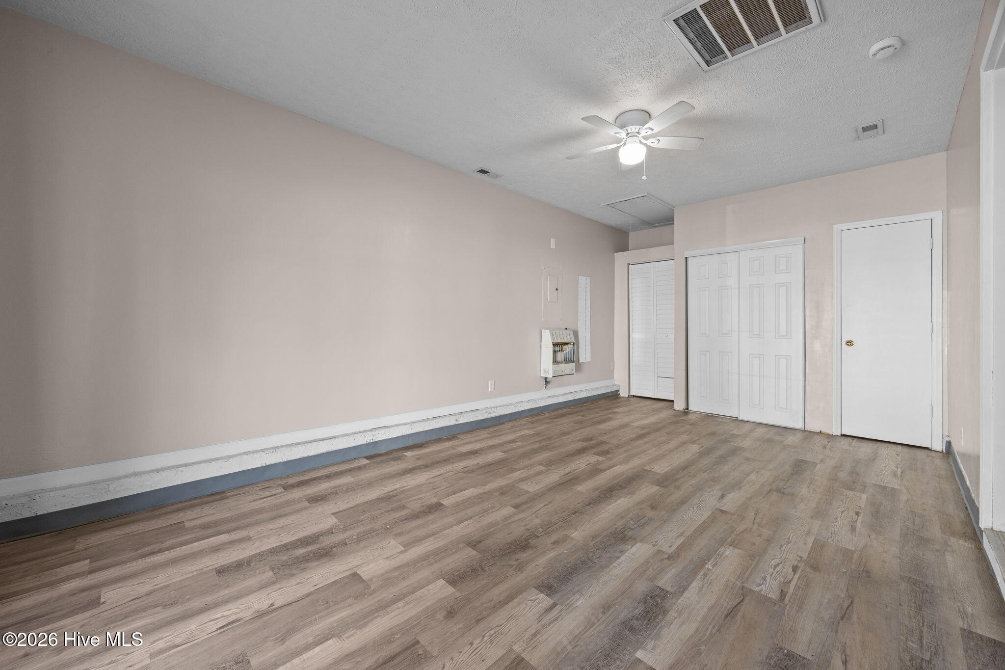 100550799 | Photo 15