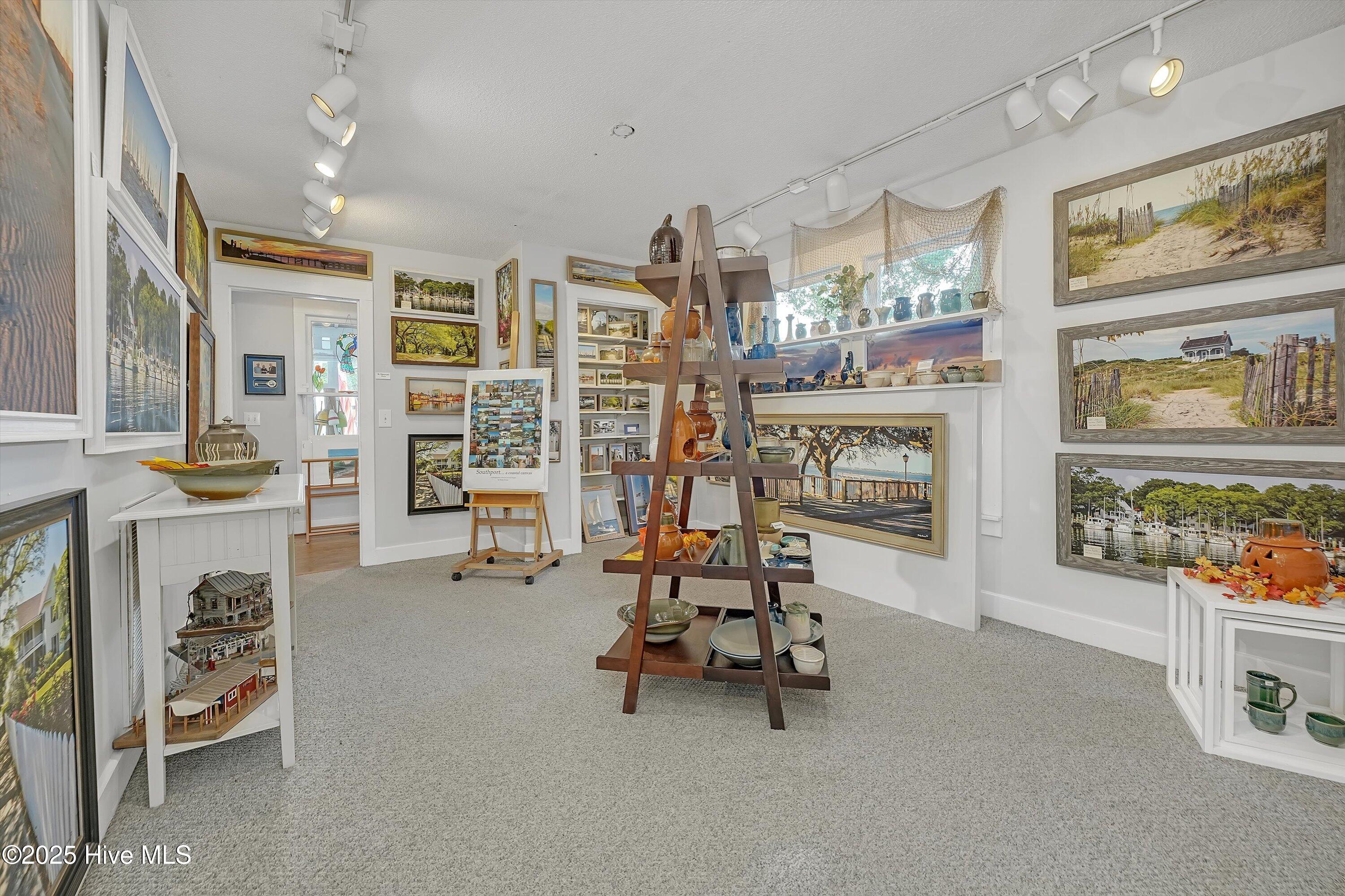 100530125 | Photo 17