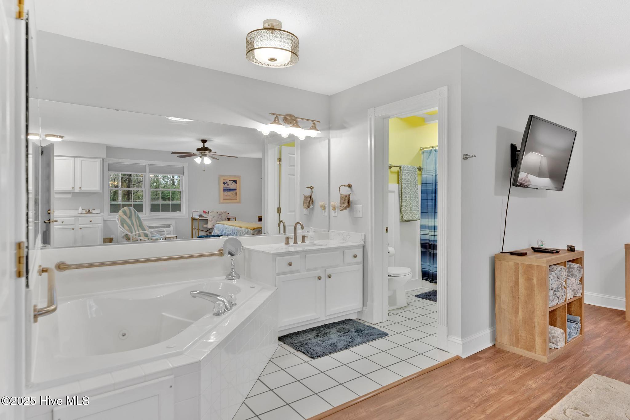 100558066 | Photo 10