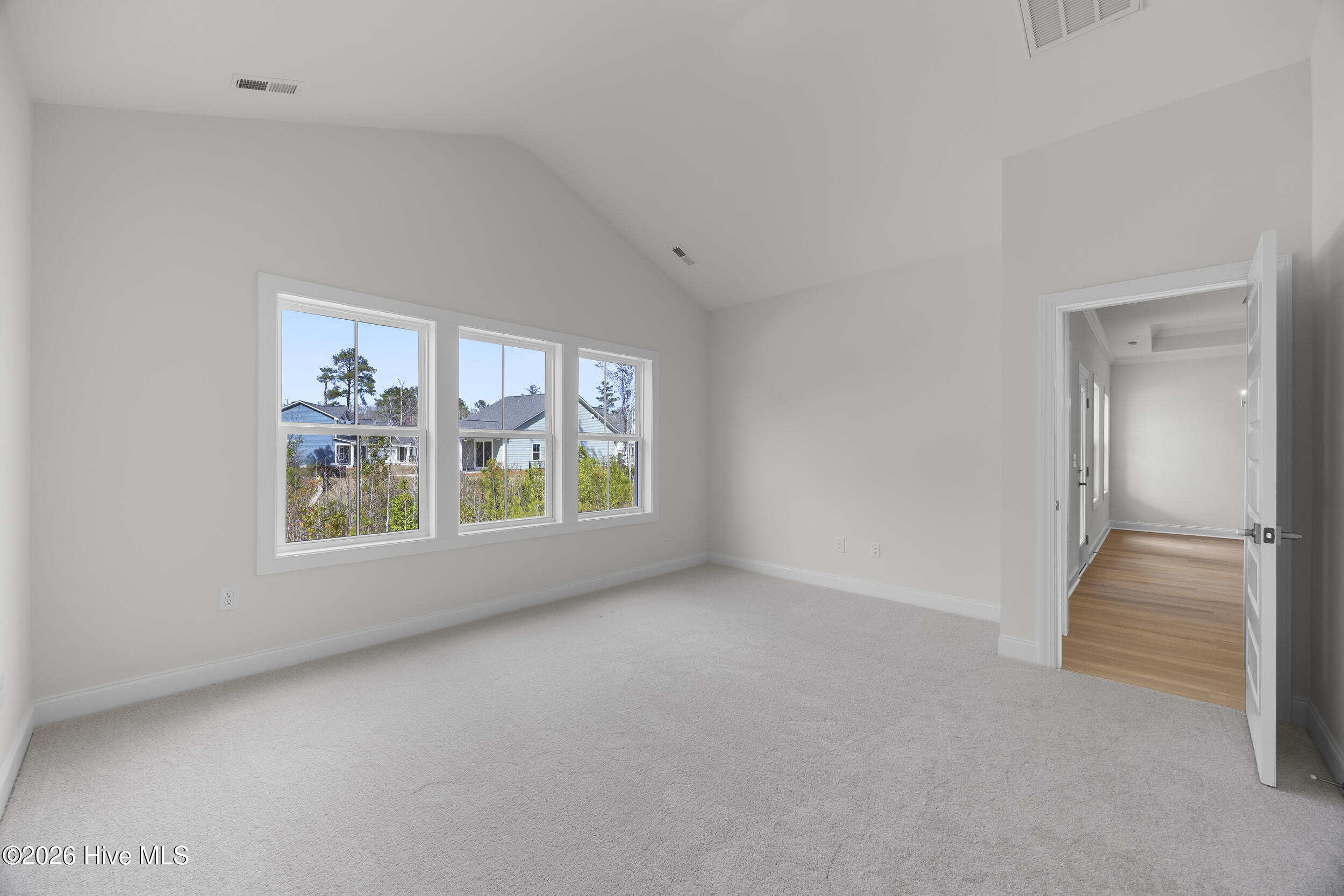 100561825 | Photo 22