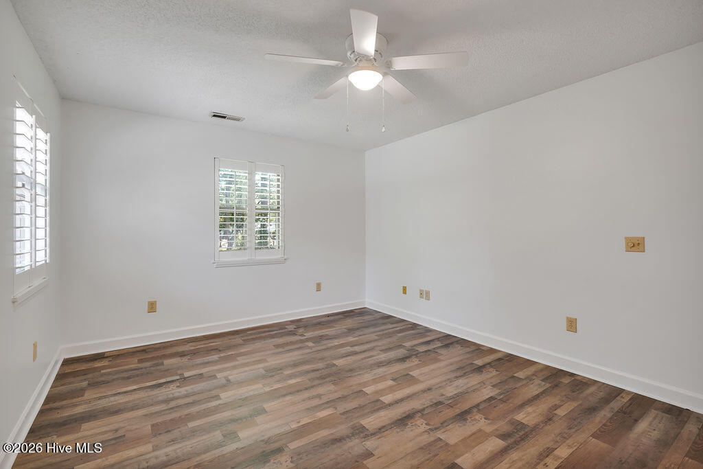 100557409 | Photo 16