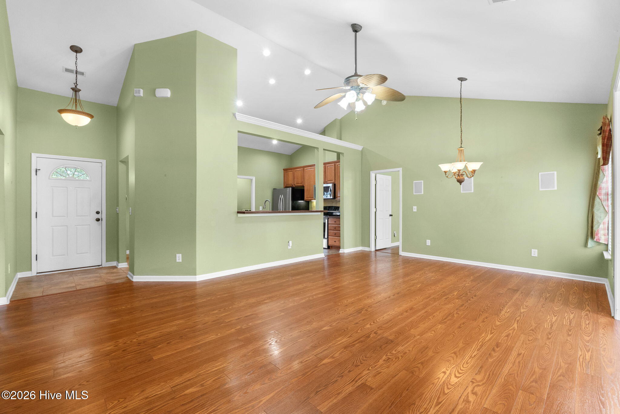 100493950 | Photo 15