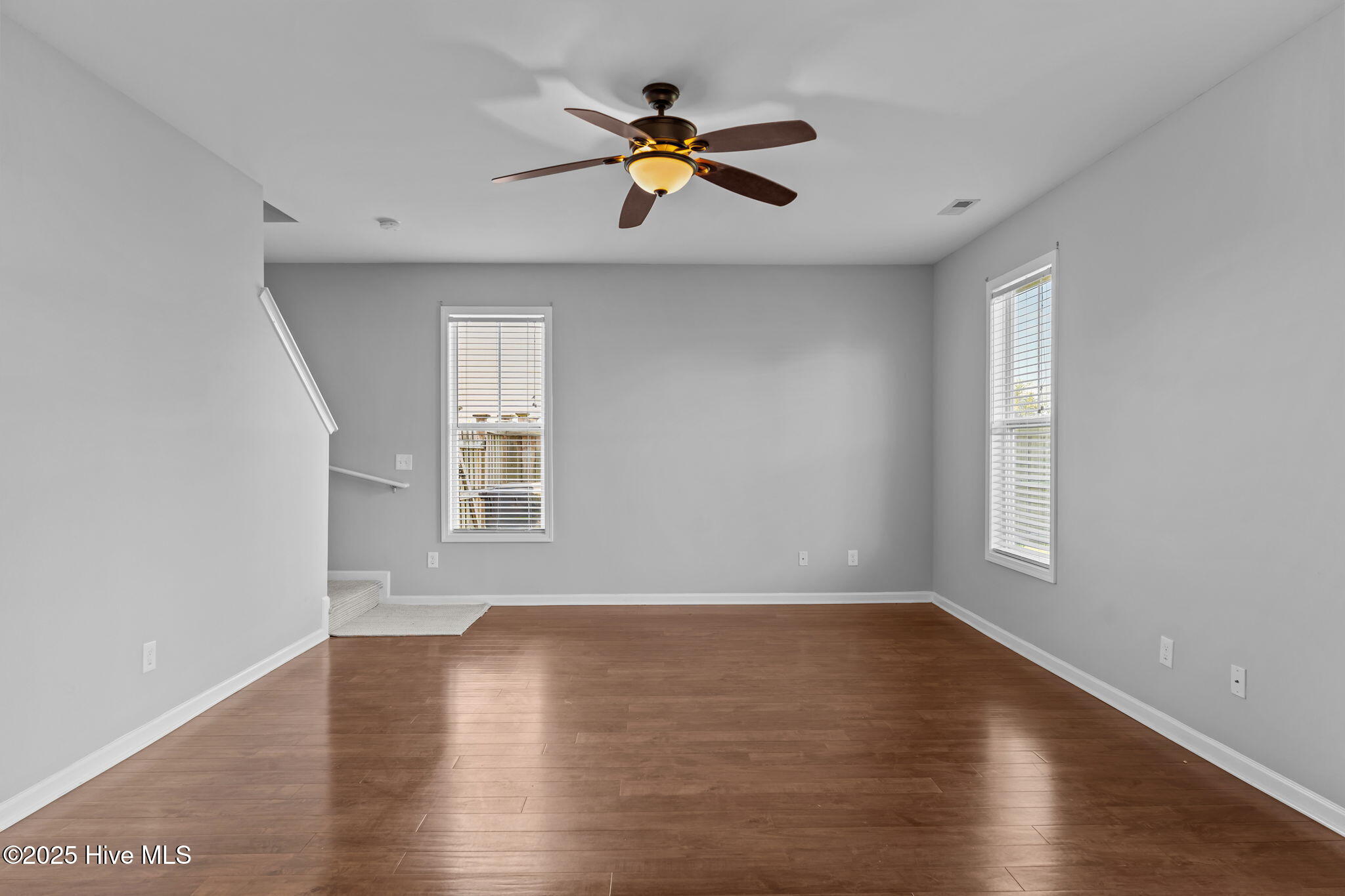 100536530 | Photo 10