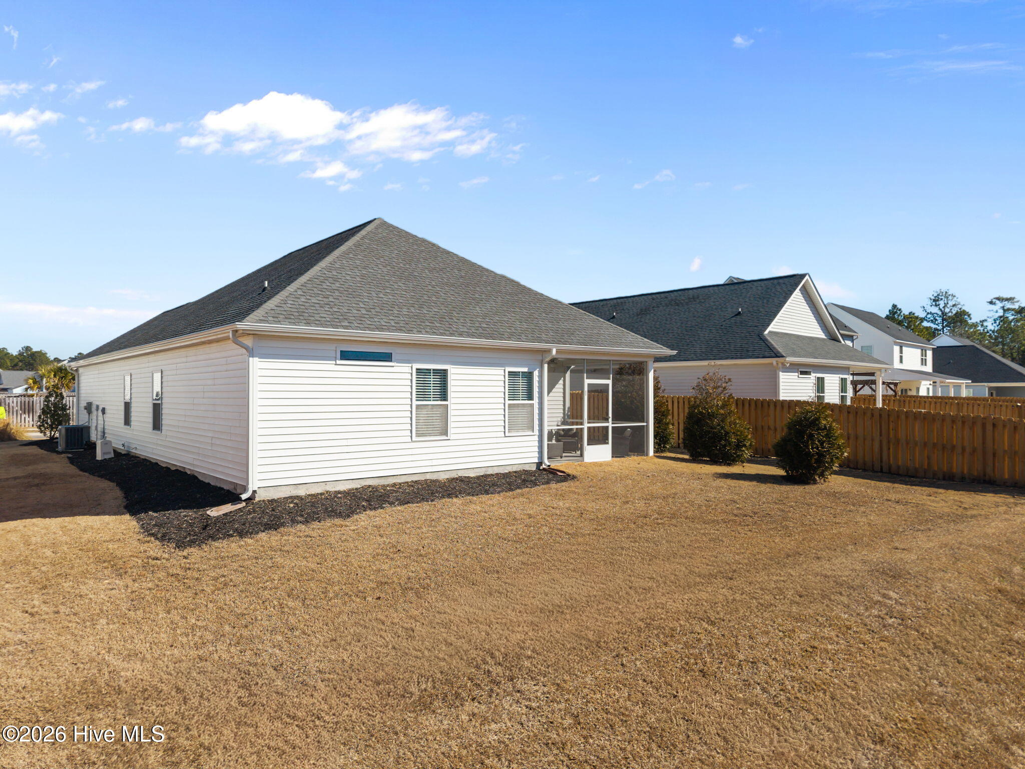 100557039 | Photo 43