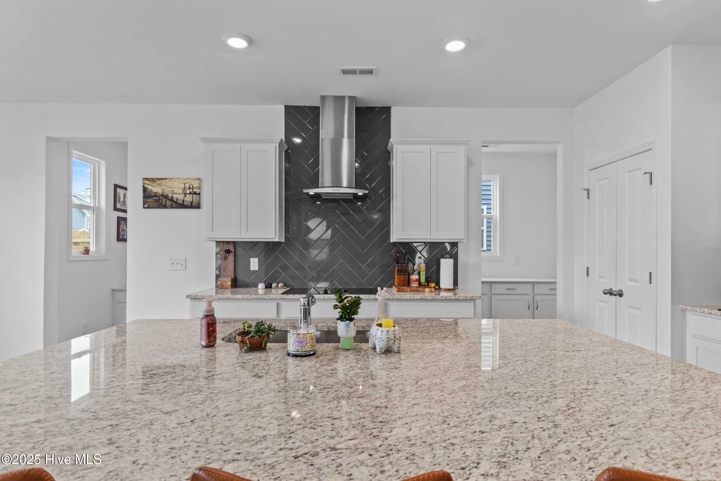 100524281 | Photo 15