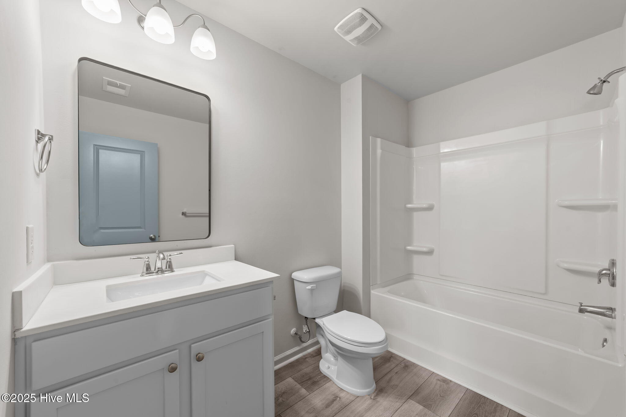 100533102 | Photo 30