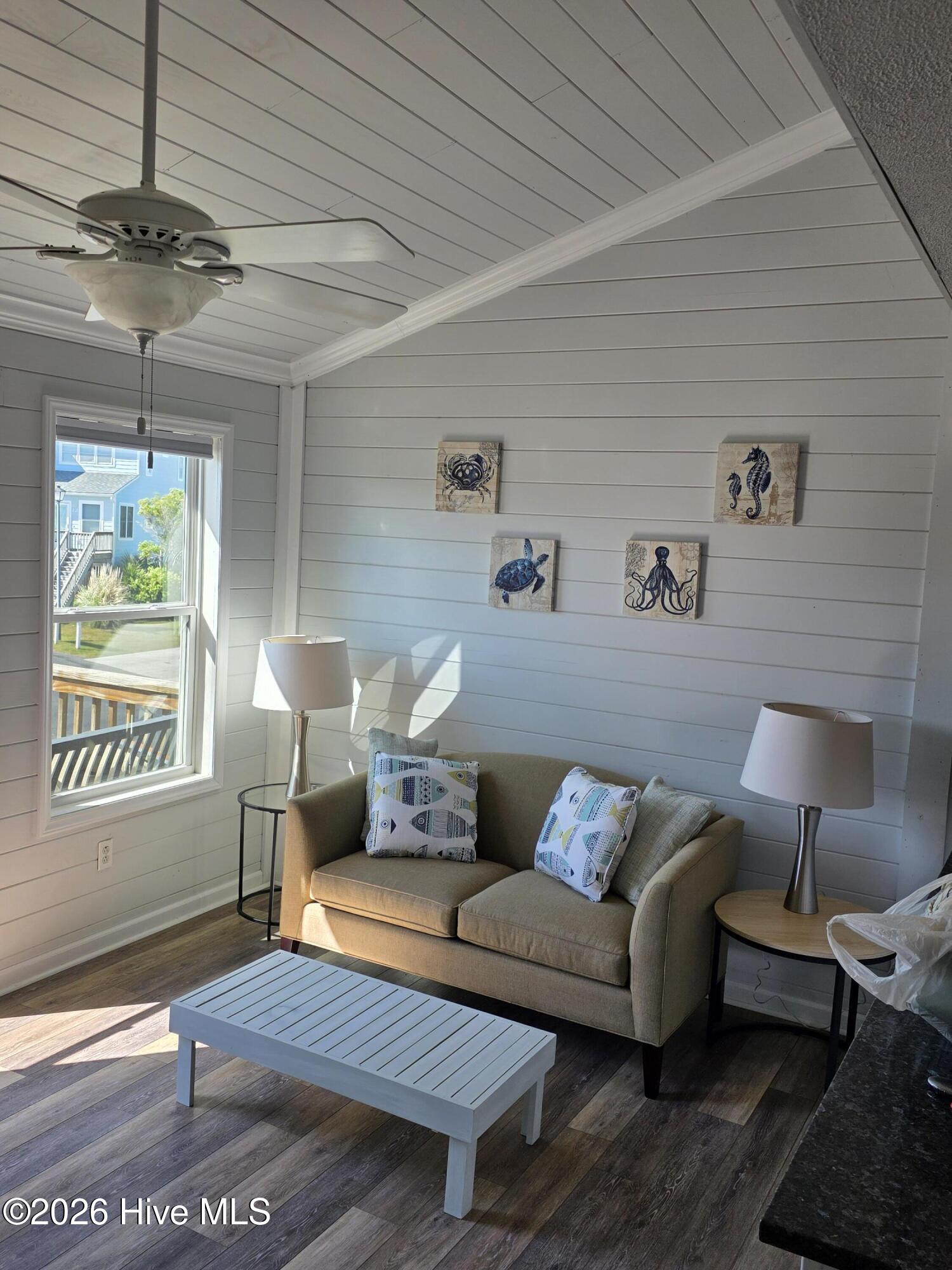 100570154 | Photo 66