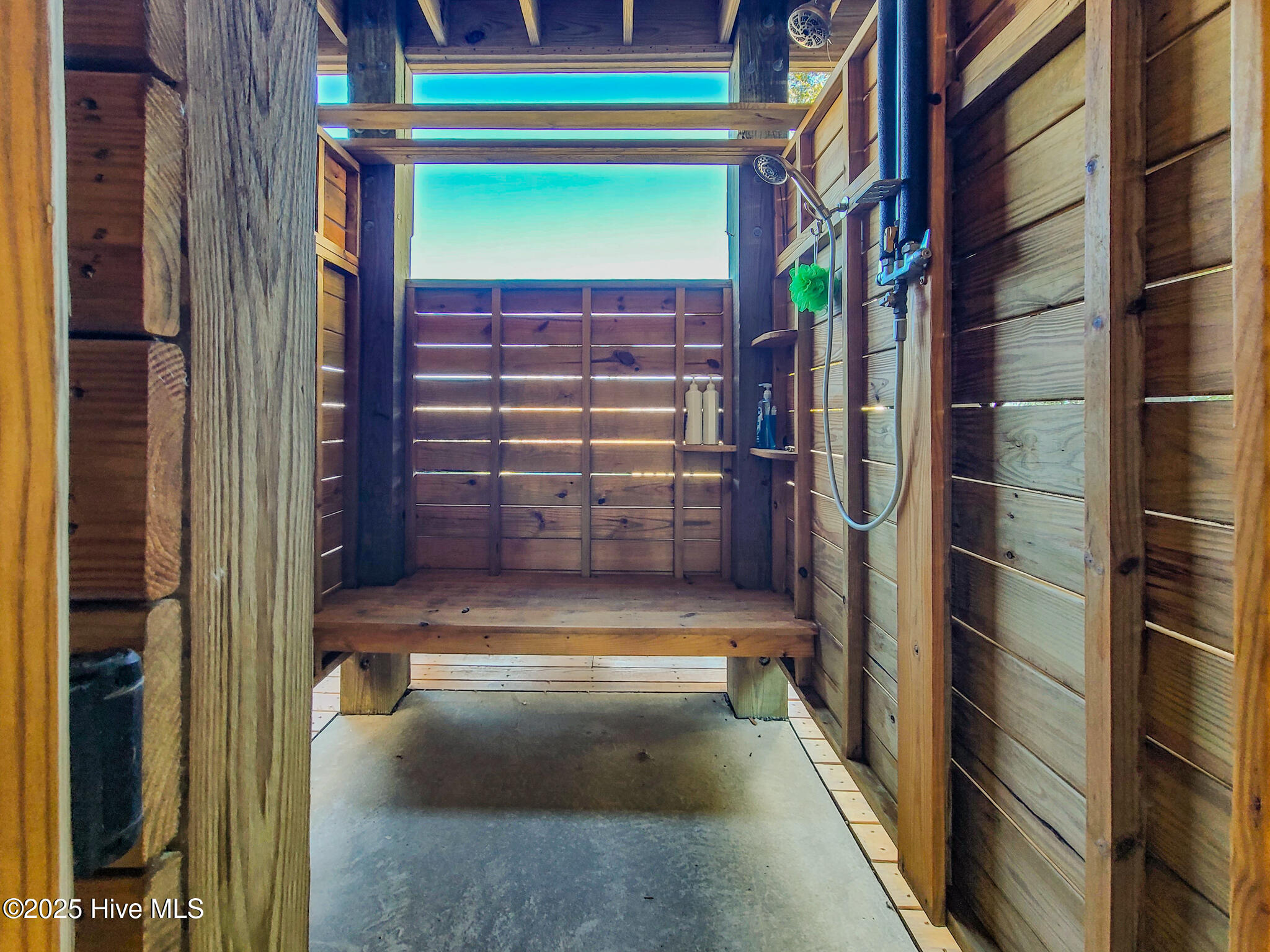 100538733 | Photo 42