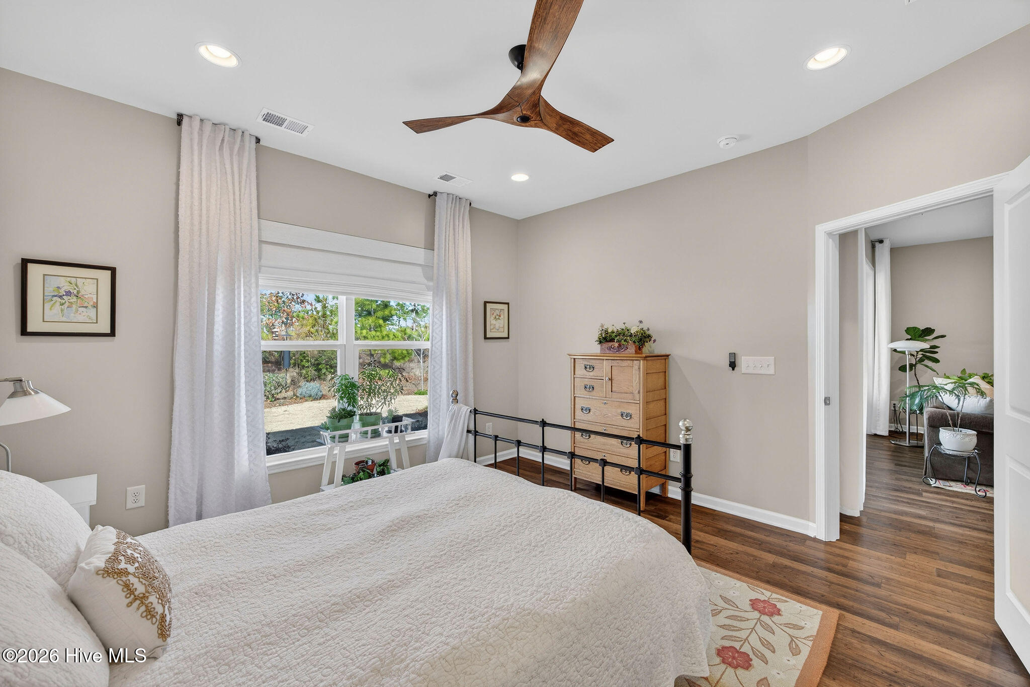 100551347 | Photo 28