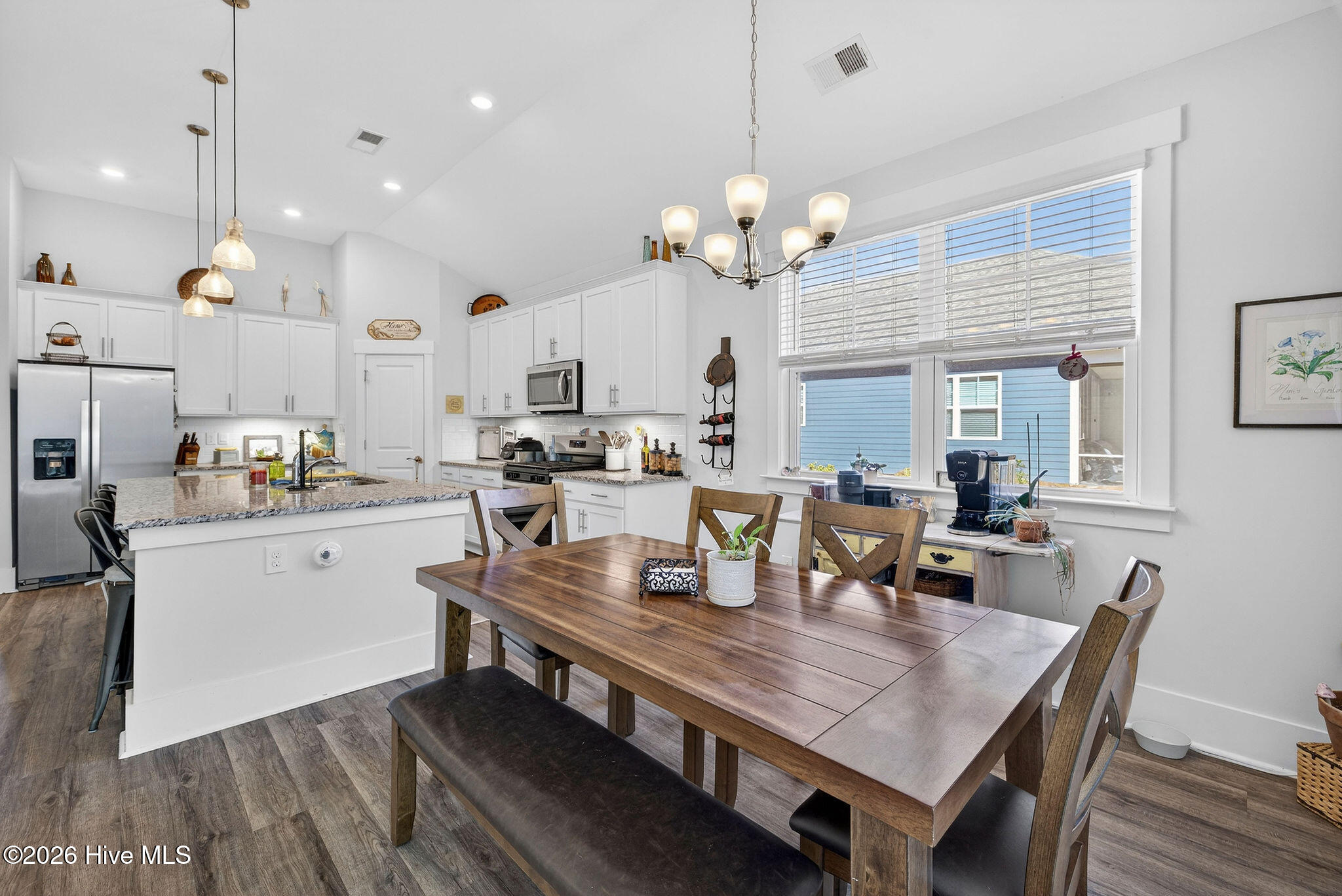 100563457 | Photo 22