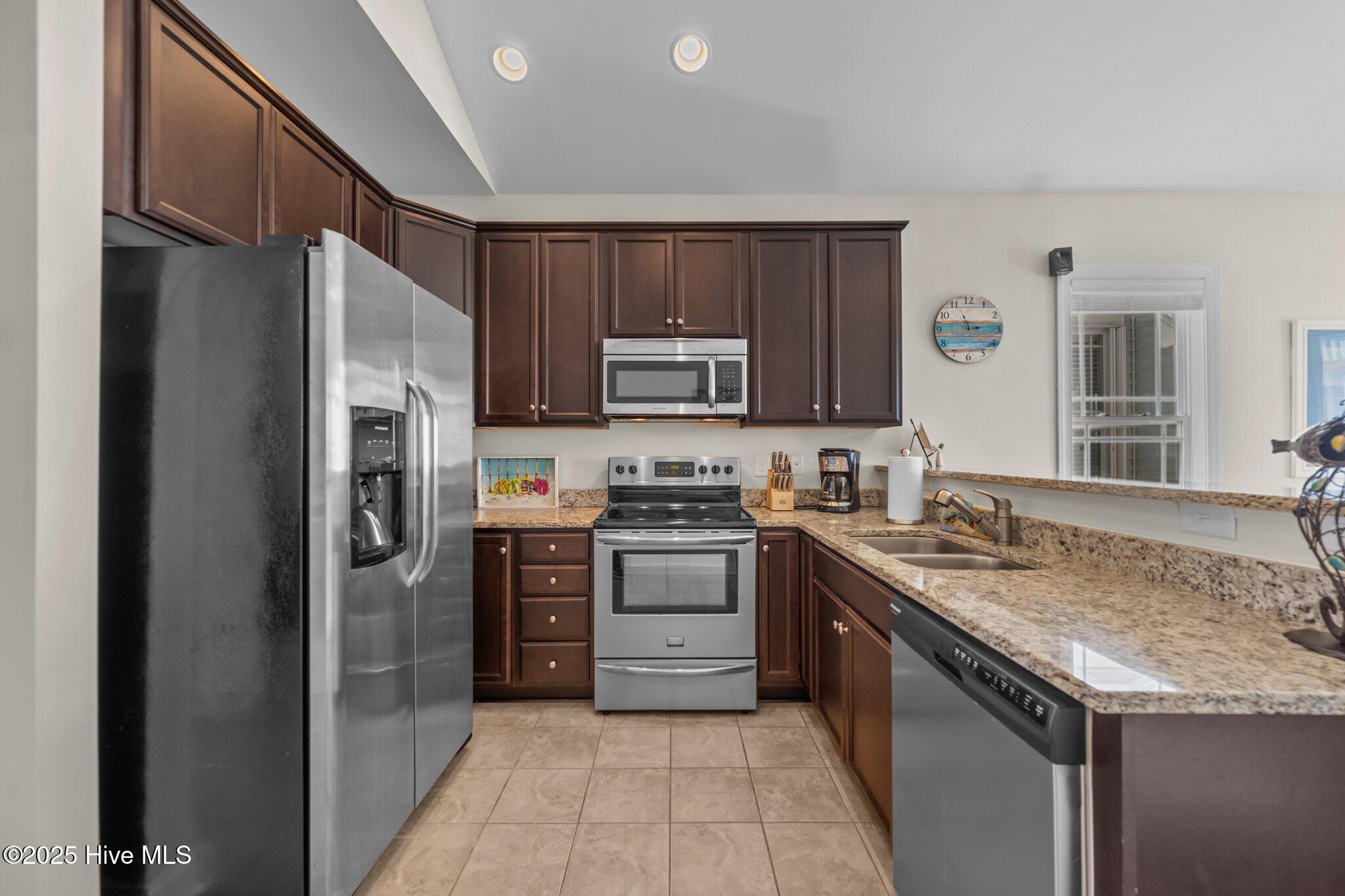 100515598 | Photo 14